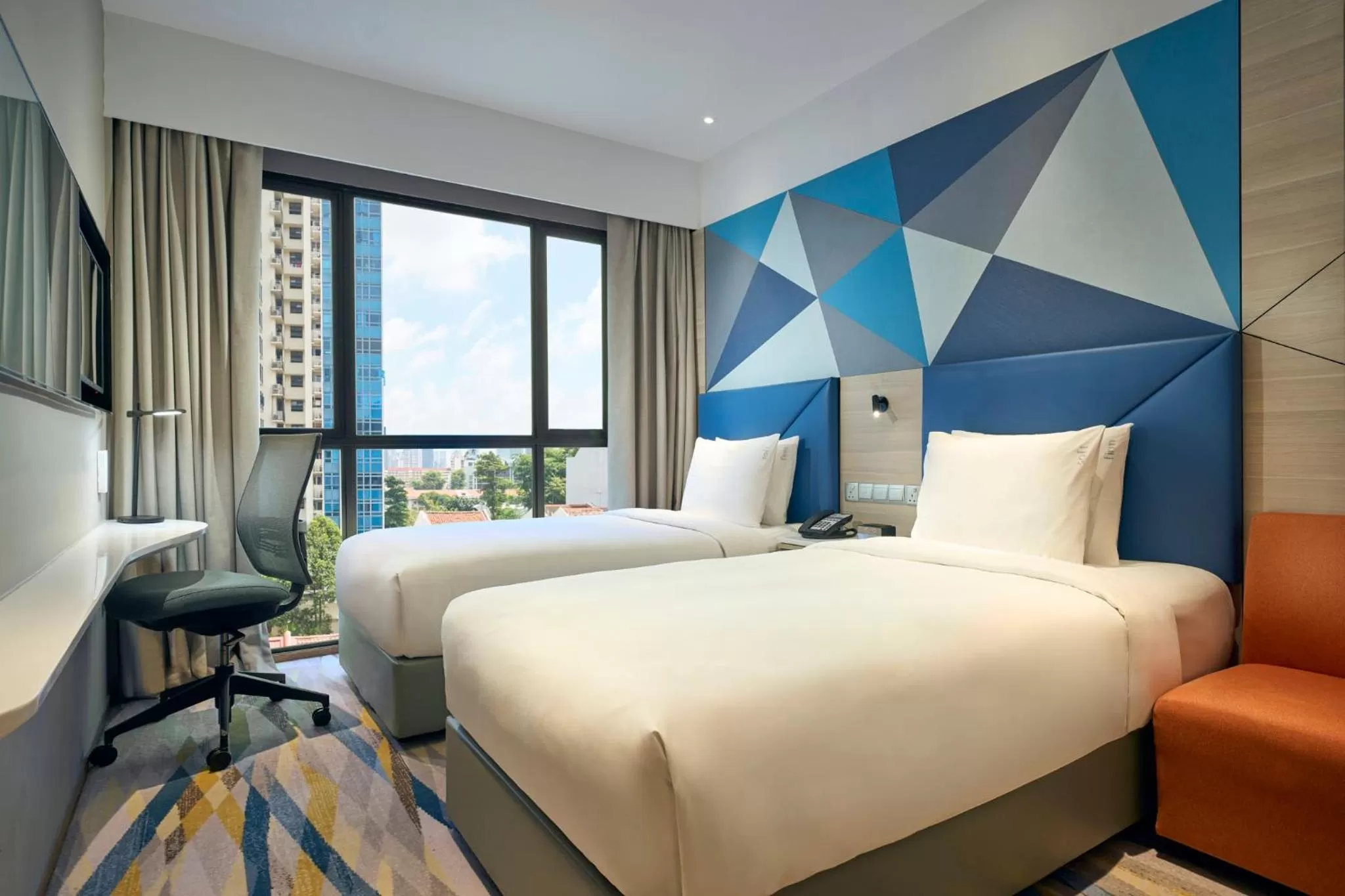 Photo of the whole room, Bed in Holiday Inn Express Singapore Serangoon by IHG