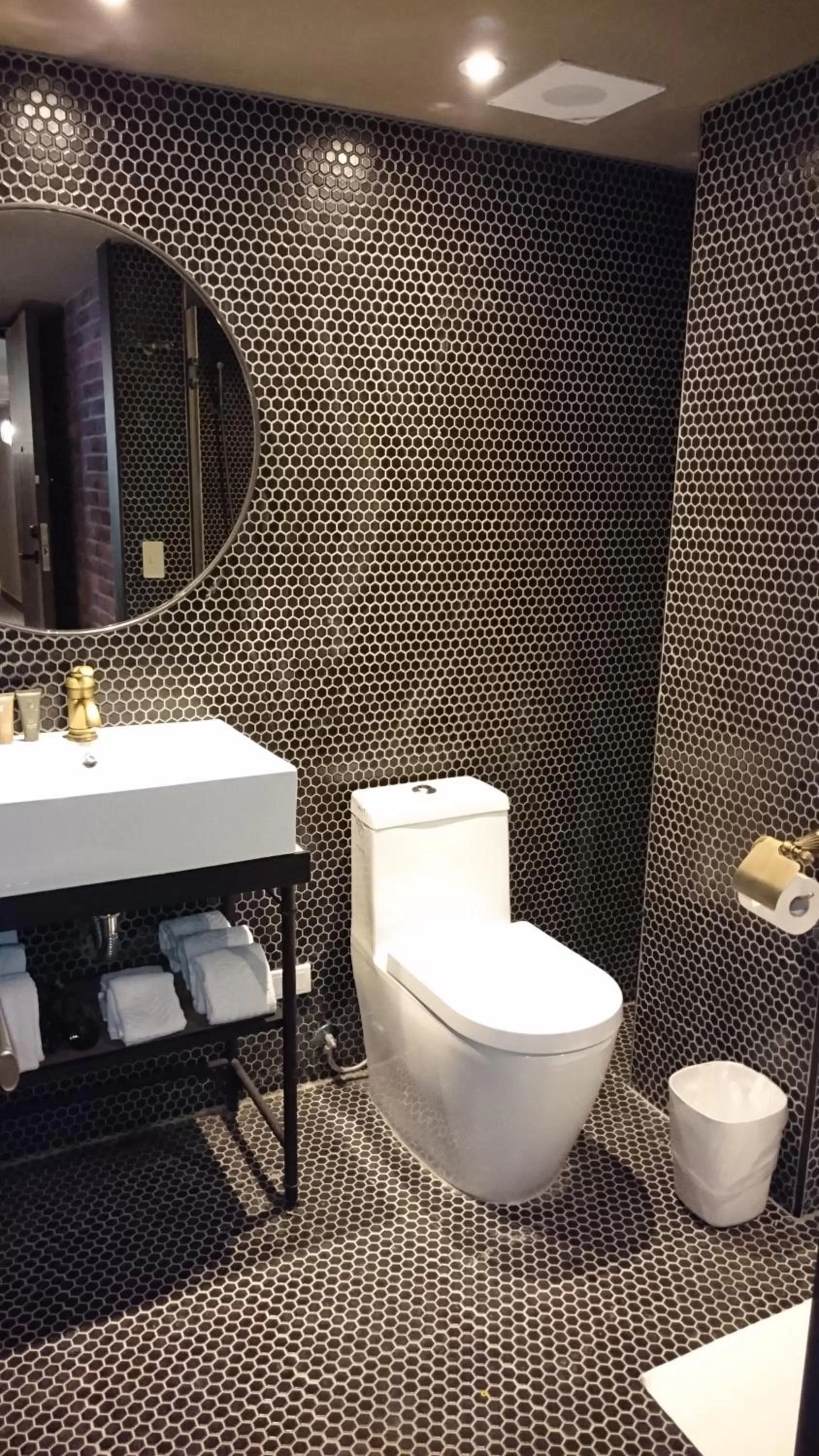Toilet in City Suites - Kaohsiung Pier2