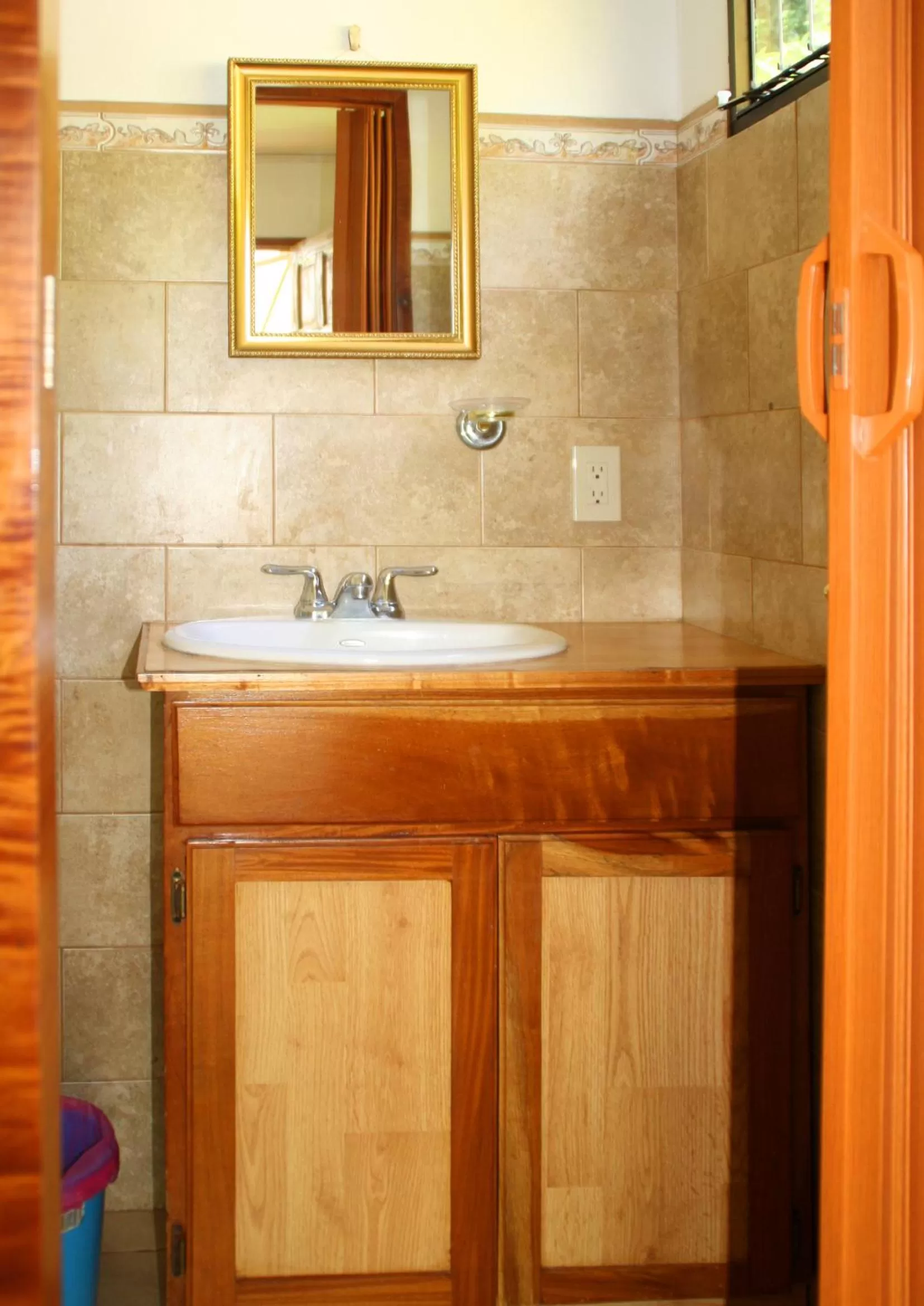 Bathroom in Hotel Marielos