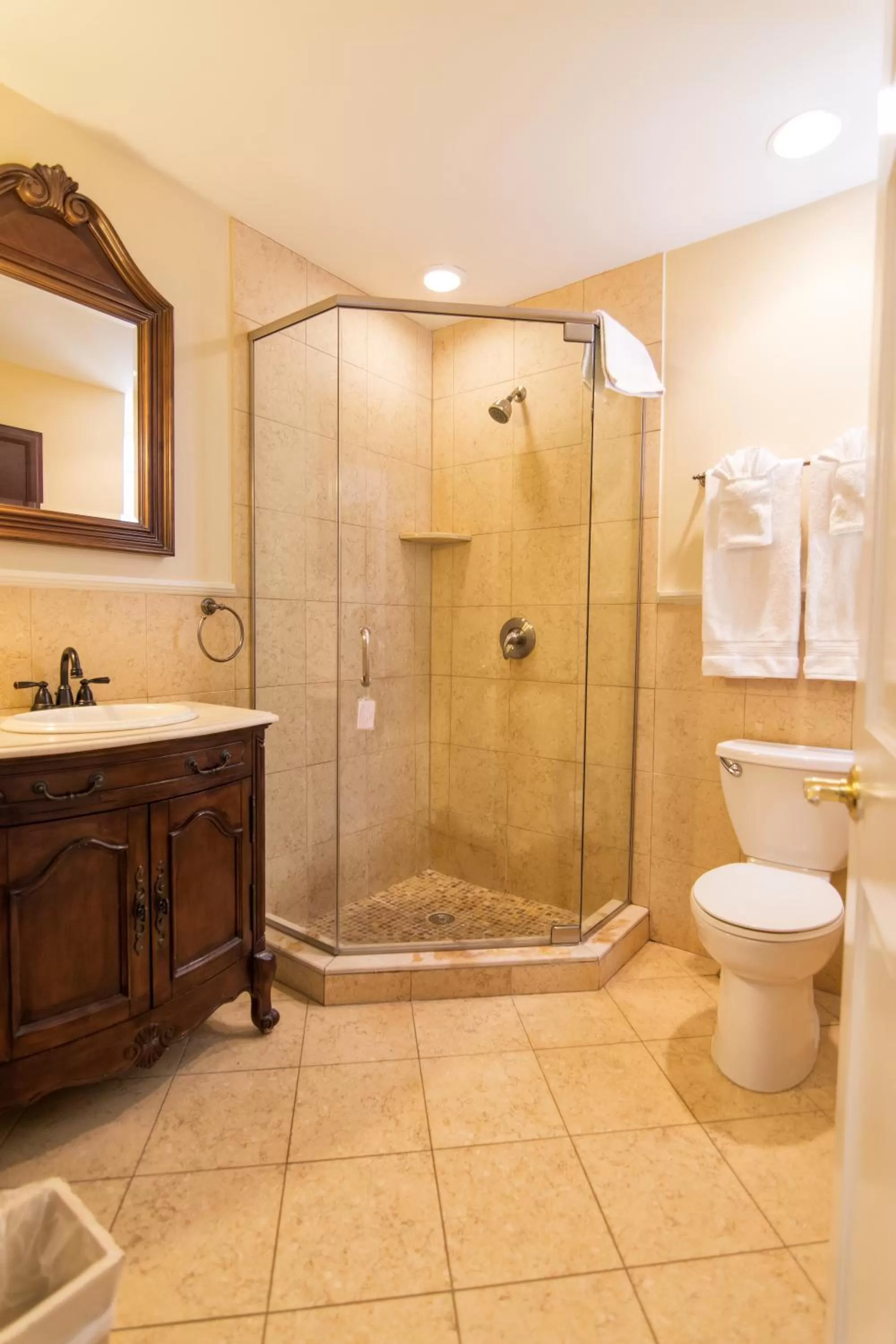 Bathroom in La Reserve Bed and Breakfast