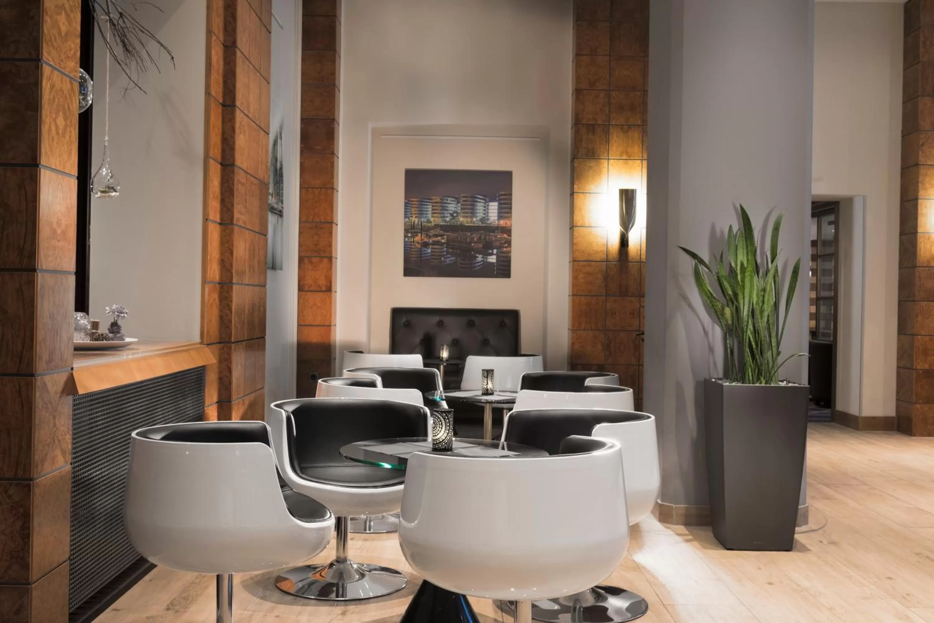 Lounge or bar in Wyndham Duisburger Hof