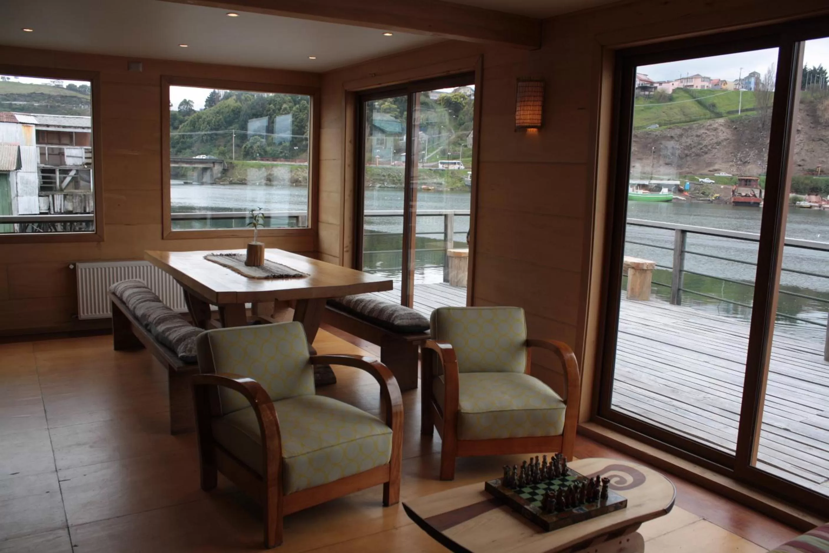 Communal lounge/ TV room in Palafito 1326 Hotel Boutique Chiloé