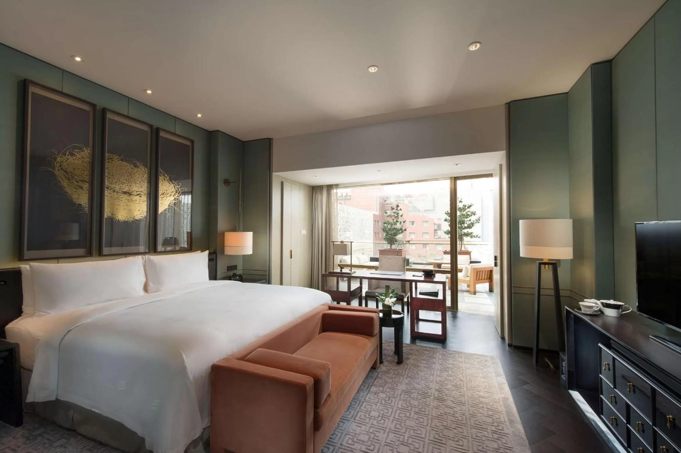 Bed in Waldorf Astoria Beijing