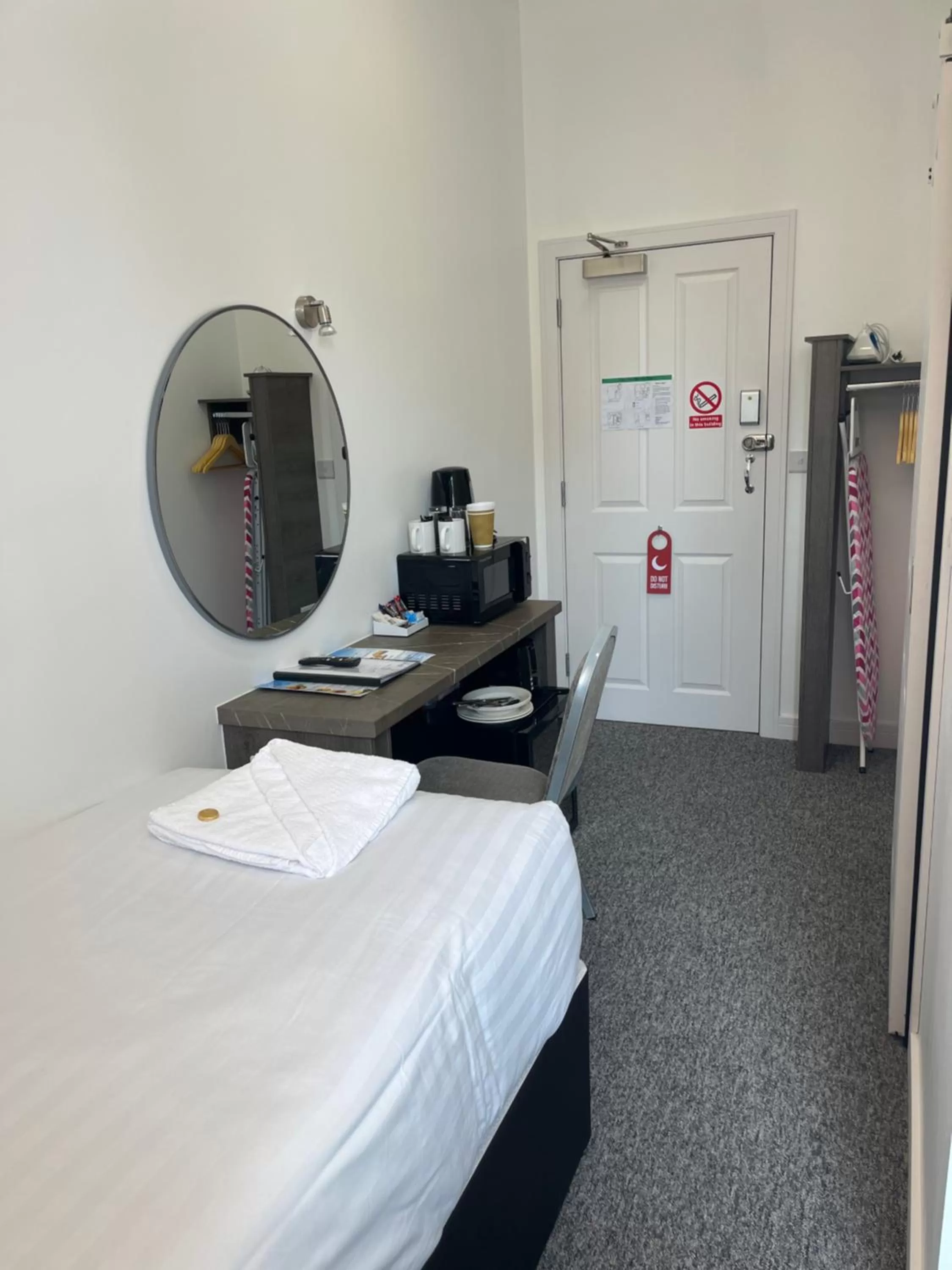 Photo of the whole room in Kings Lodge