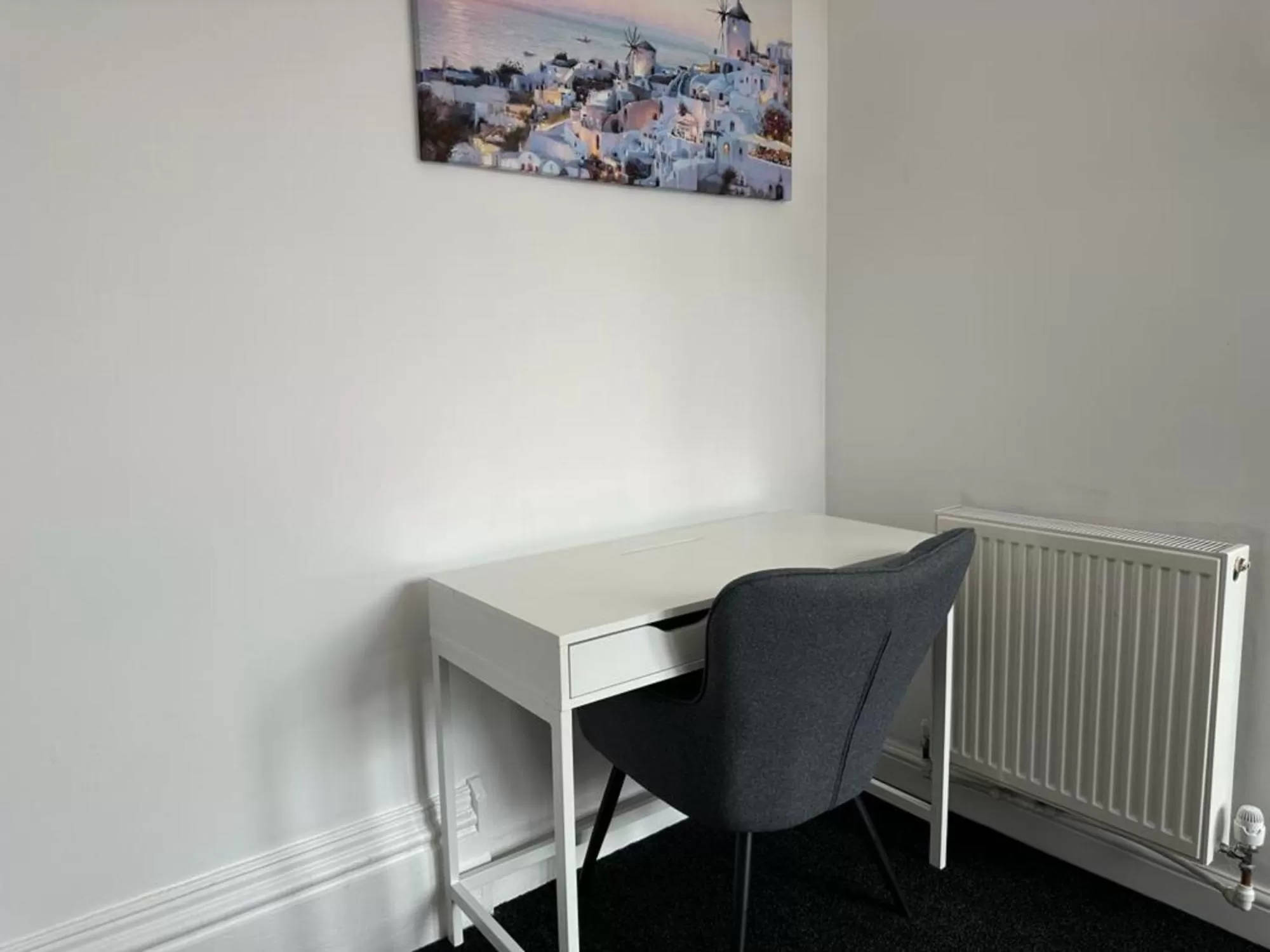 Dining Area in The Fishpond - Premier Nottingham Studios