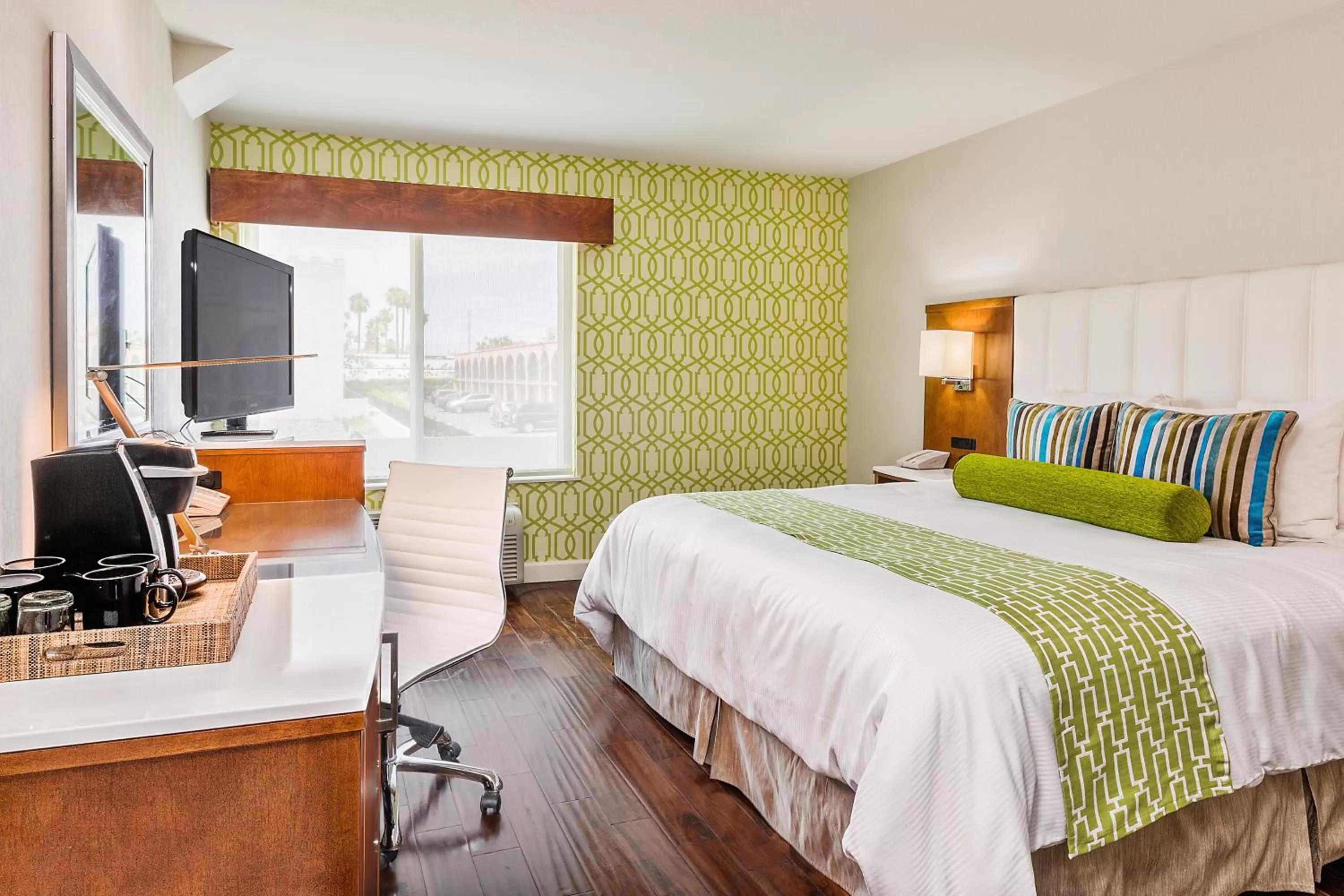 Photo of the whole room, Bed in Hotel Indigo Anaheim by IHG