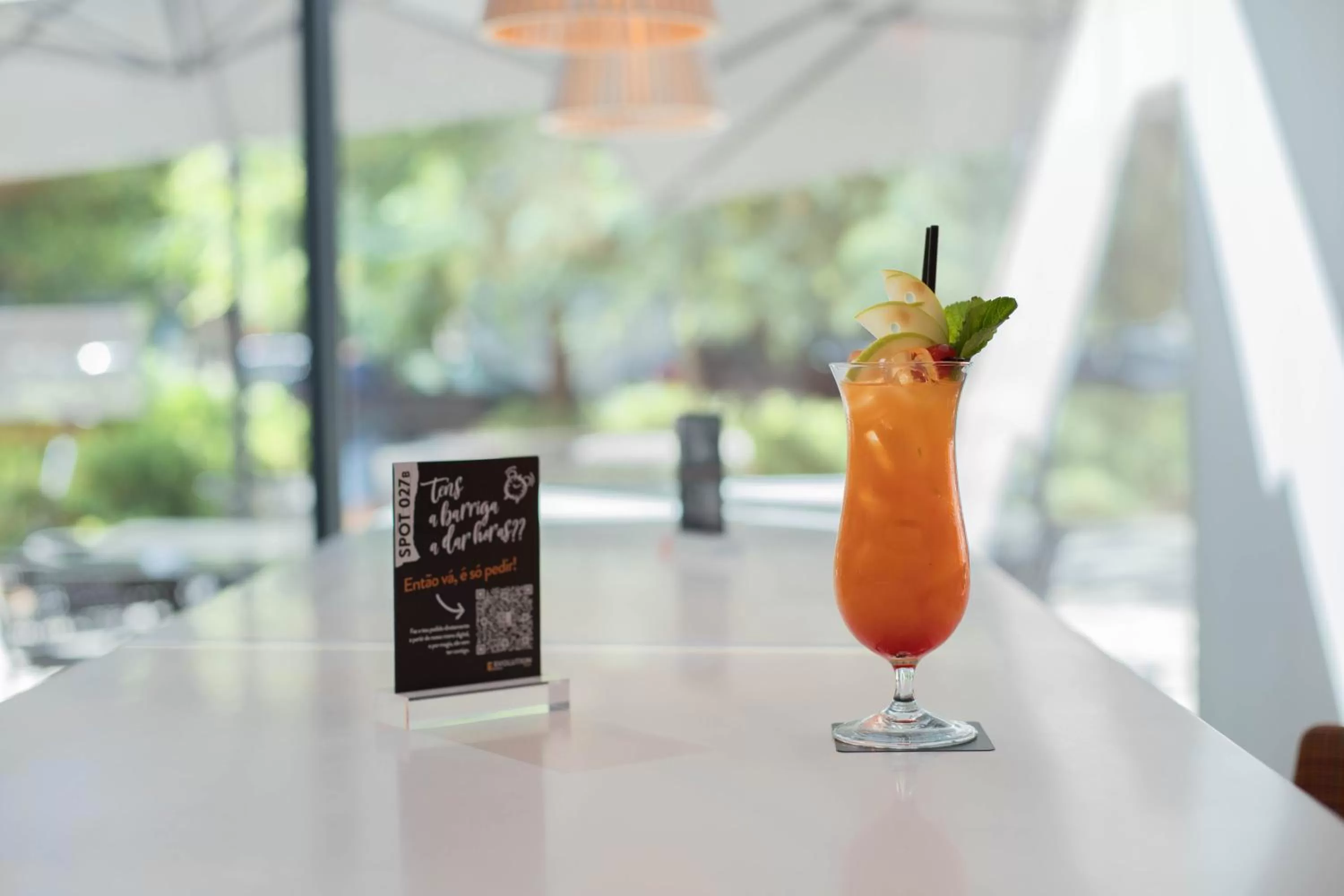 Lounge or bar in EVOLUTION Lisboa Hotel