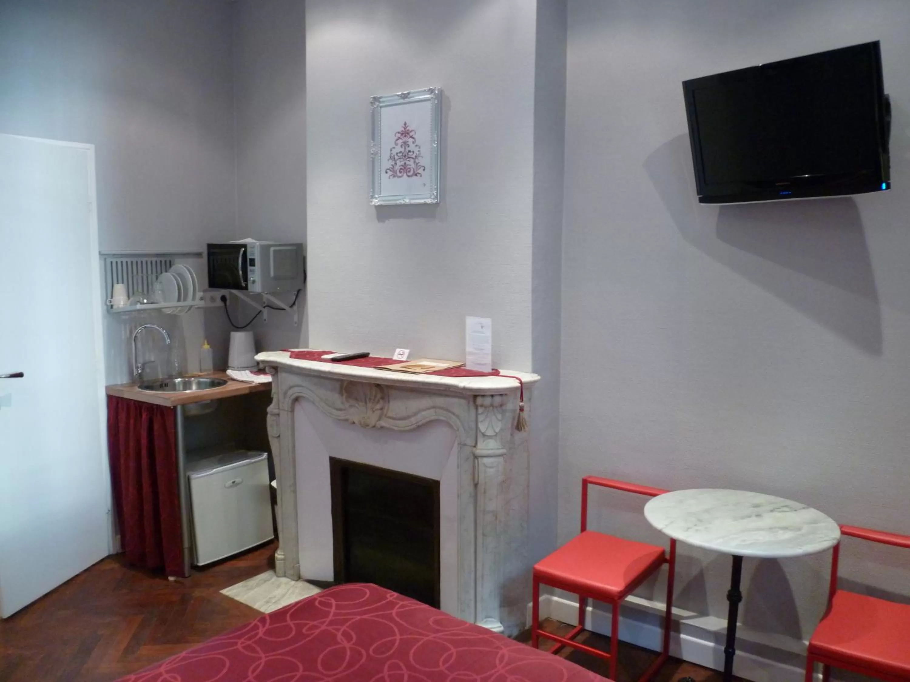 Kitchen or kitchenette in Hotel Victor Hugo Nice