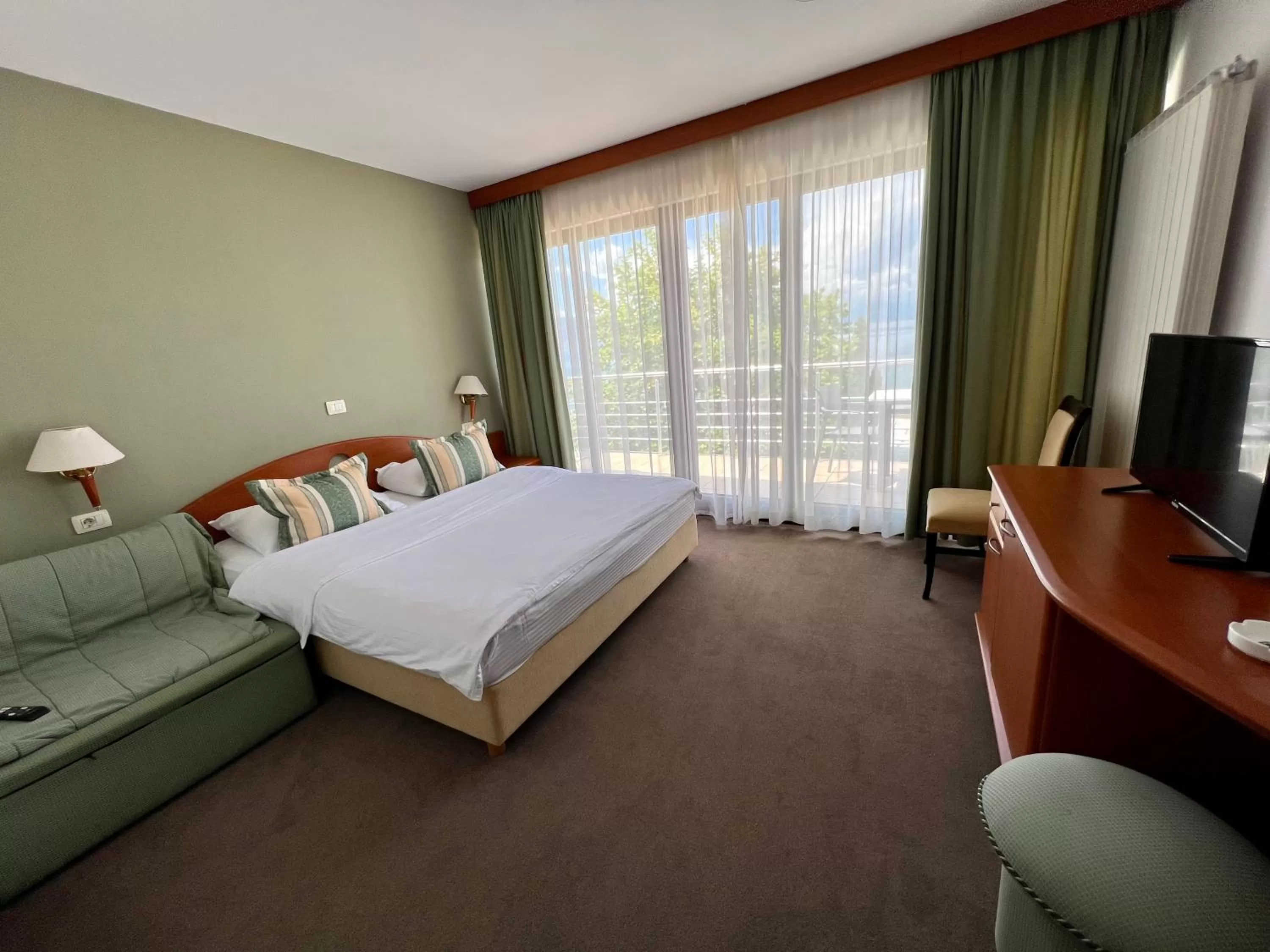 Bed in Hotel Millennium