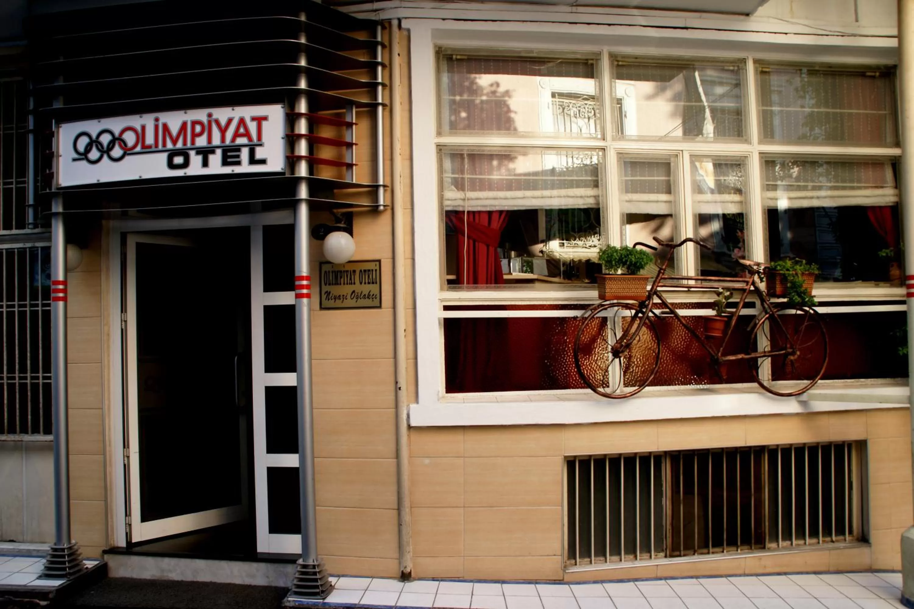 Facade/entrance in Olimpiyat Hotel Izmir