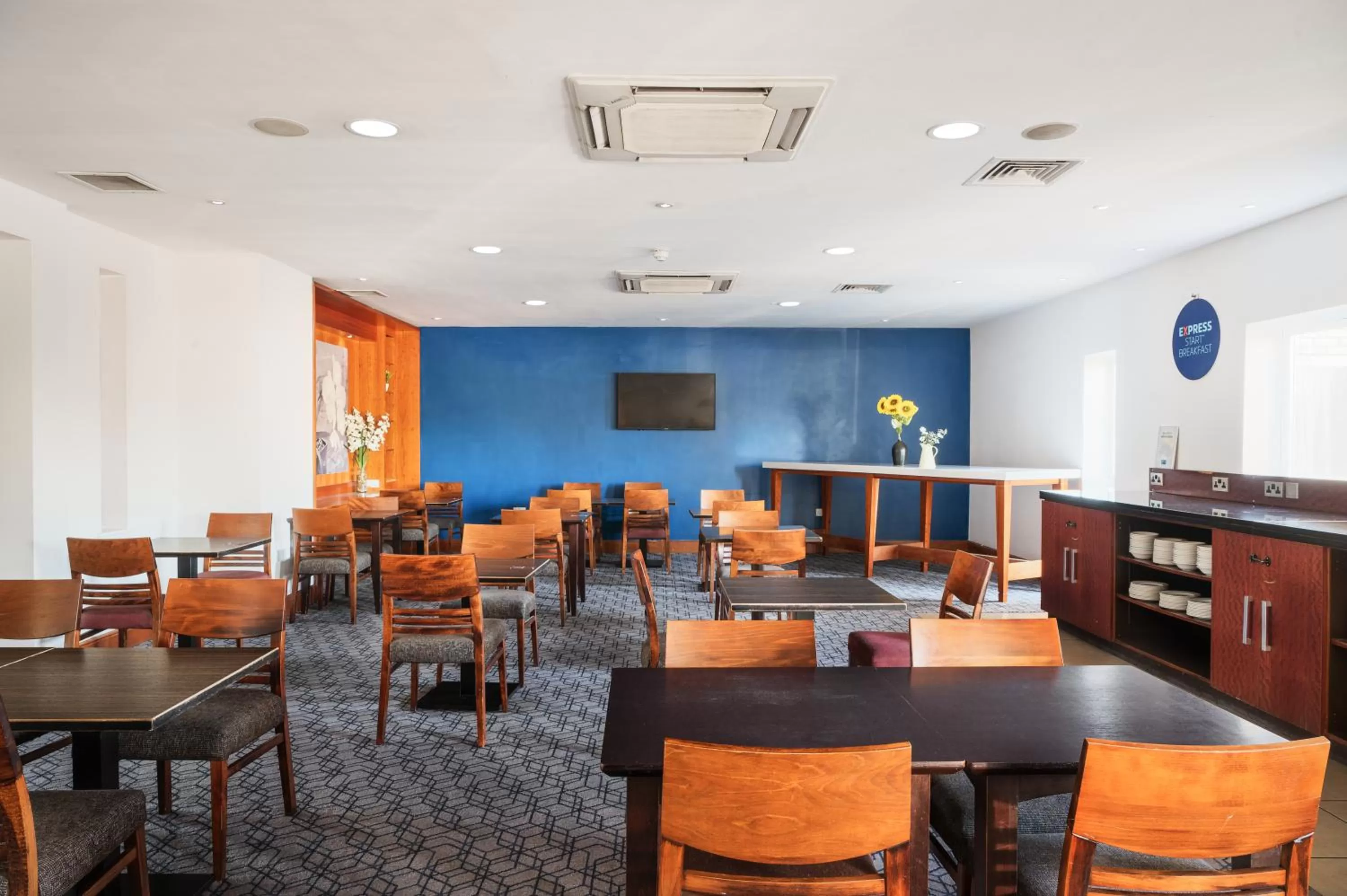 Restaurant/places to eat in Holiday Inn Express Braintree by IHG