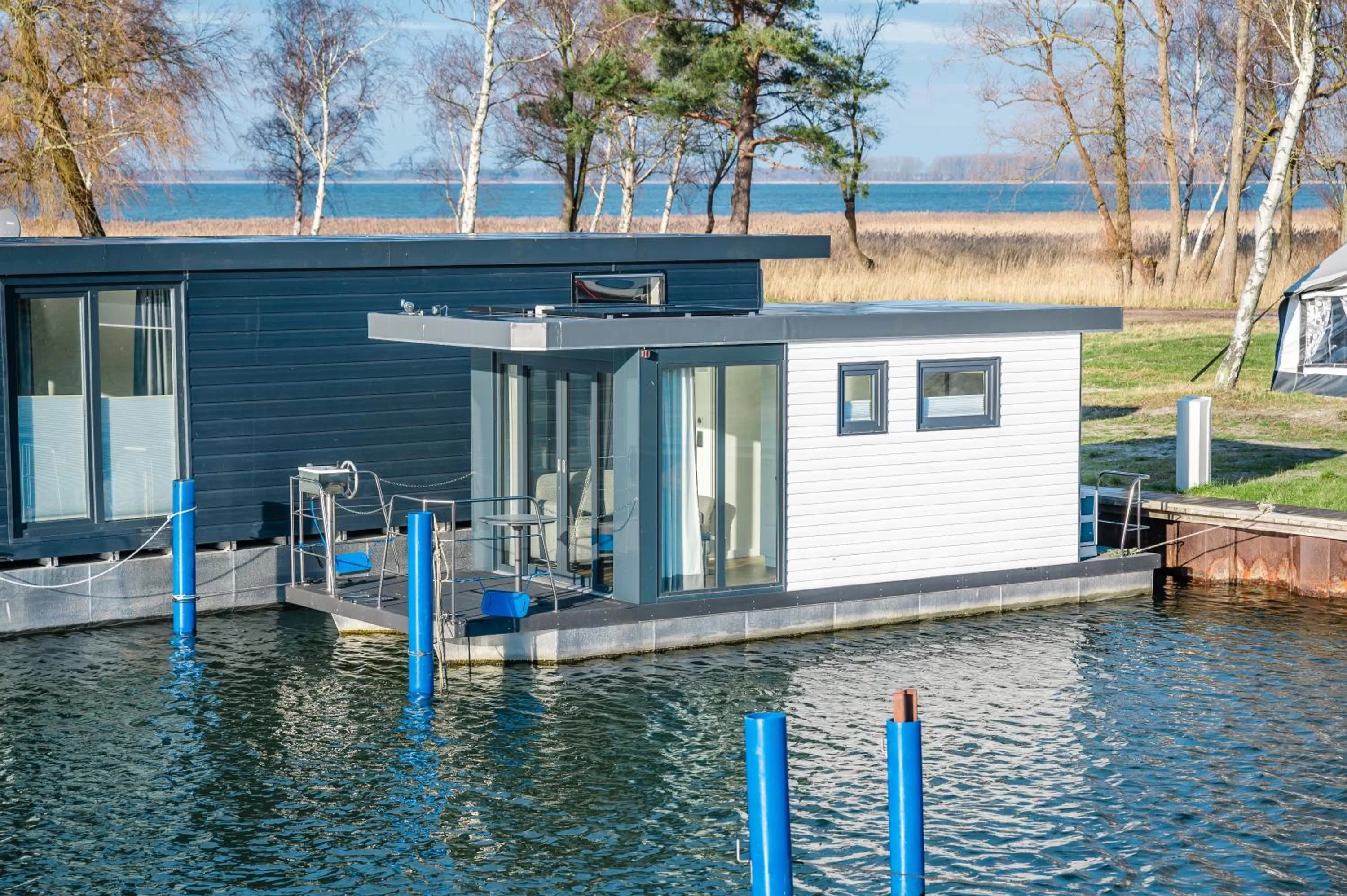 Property building in Marina Martinshafen