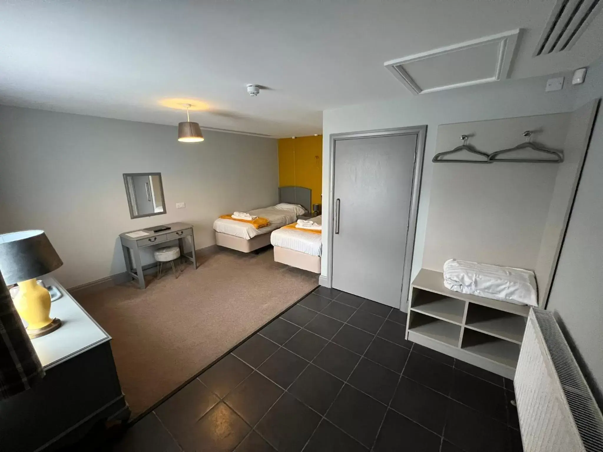 Twin Room with Shower in The Black Horse Inn Twin Room with Shower in The Black Horse Inn