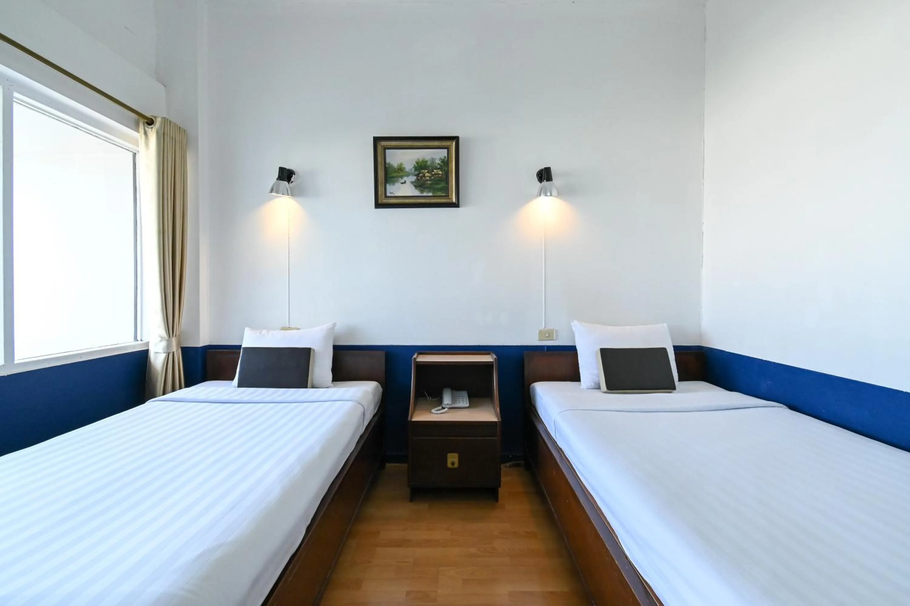 Twin Room with Shower in The Krungkasem Srikrung Hotel