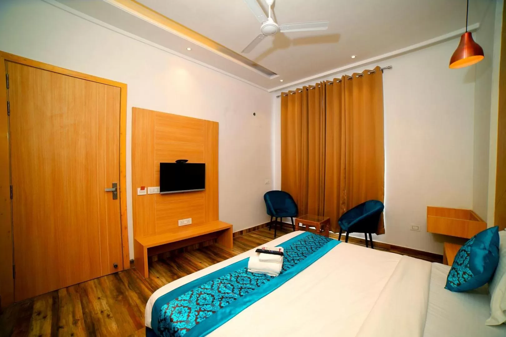 Living room, Bed in Hotel Diamond View