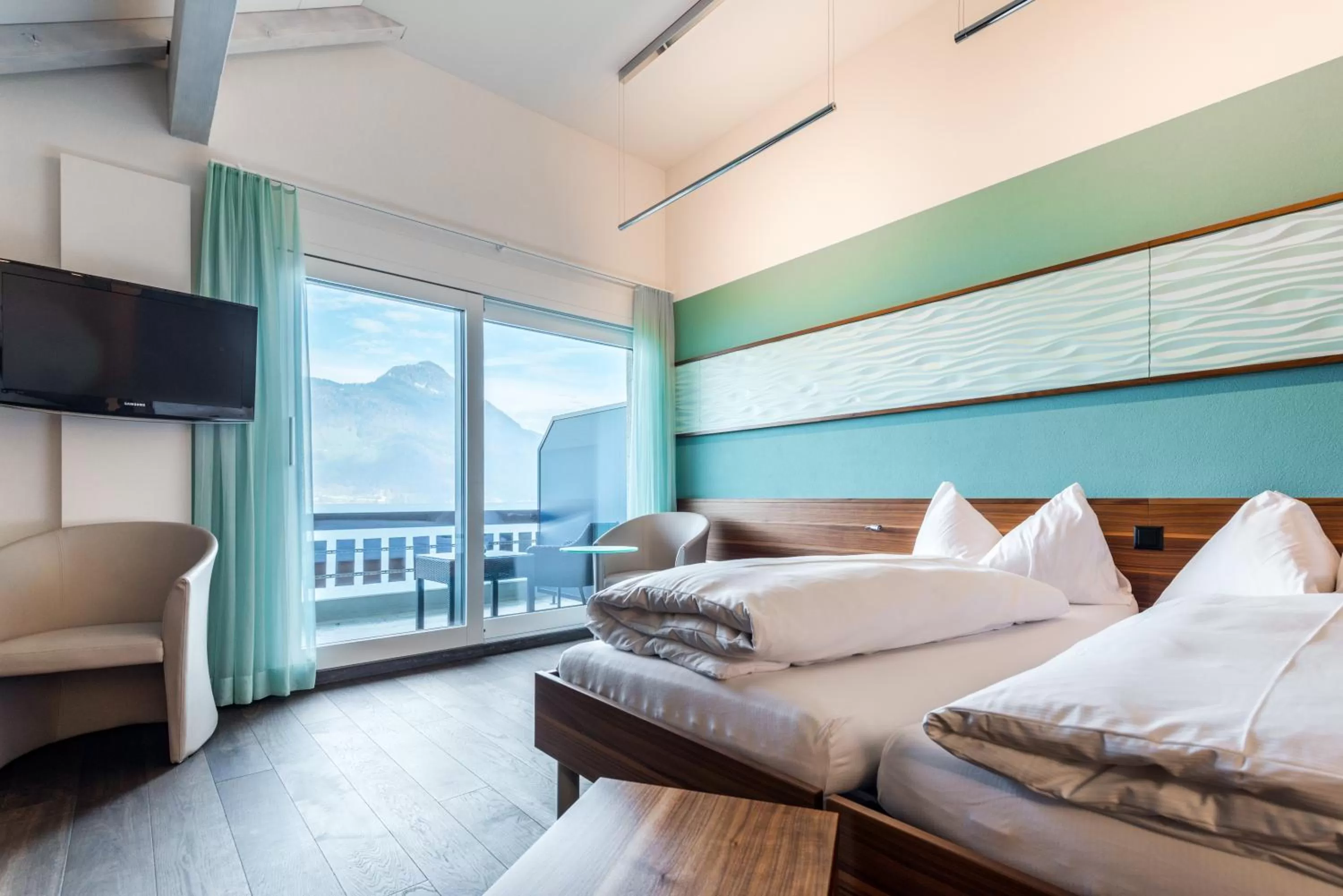 Lake view, Bed in Hotel Nidwaldnerhof direkt am See