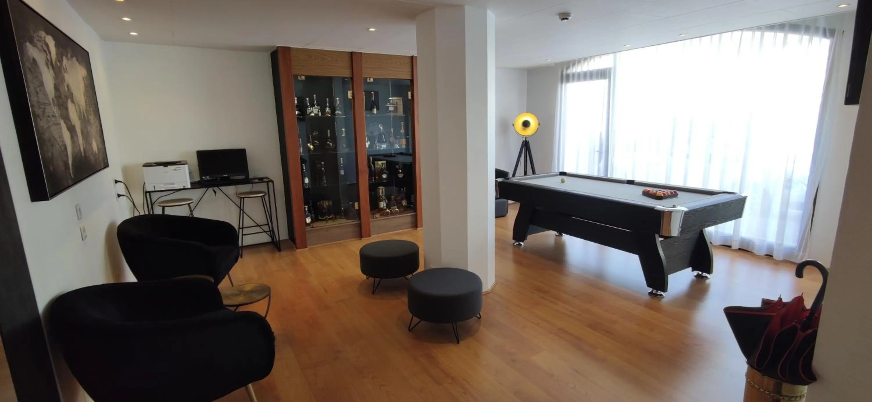 Lounge or bar, Billiards in Hotel Le Valois, Cognac Centre