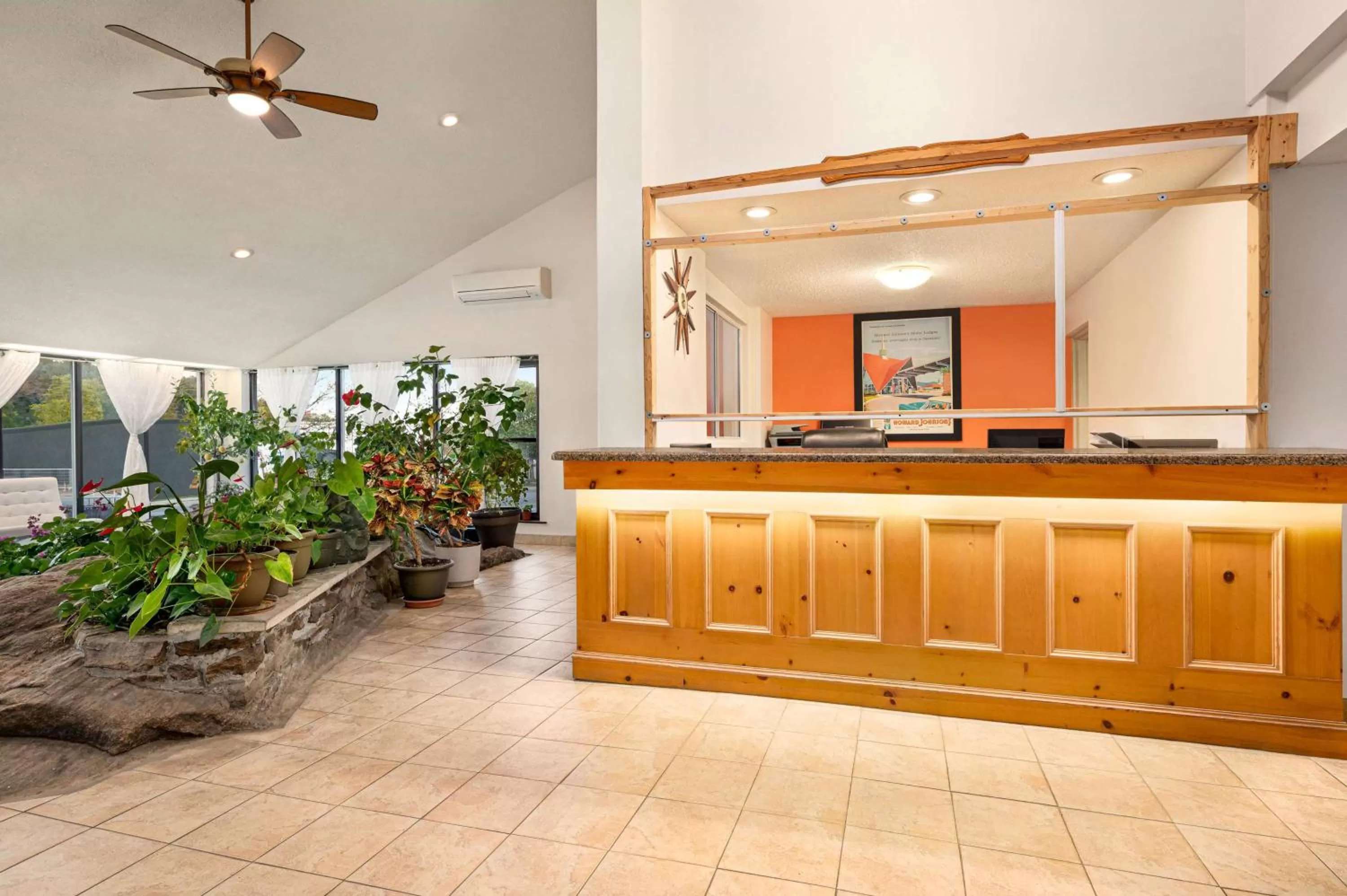 Lobby or reception in Howard Johnson by Wyndham Gravenhurst