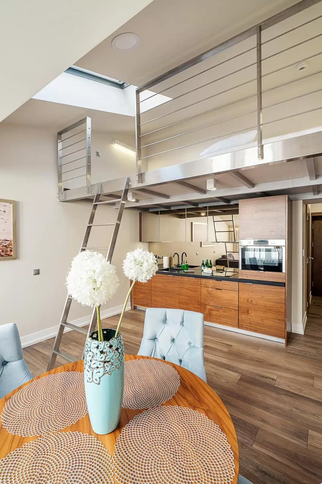 Luxury One-Bedroom Apartment with Mezzanine in Aparthotel Best Views Luxury One-Bedroom Apartment with Mezzanine in Aparthotel Best Views