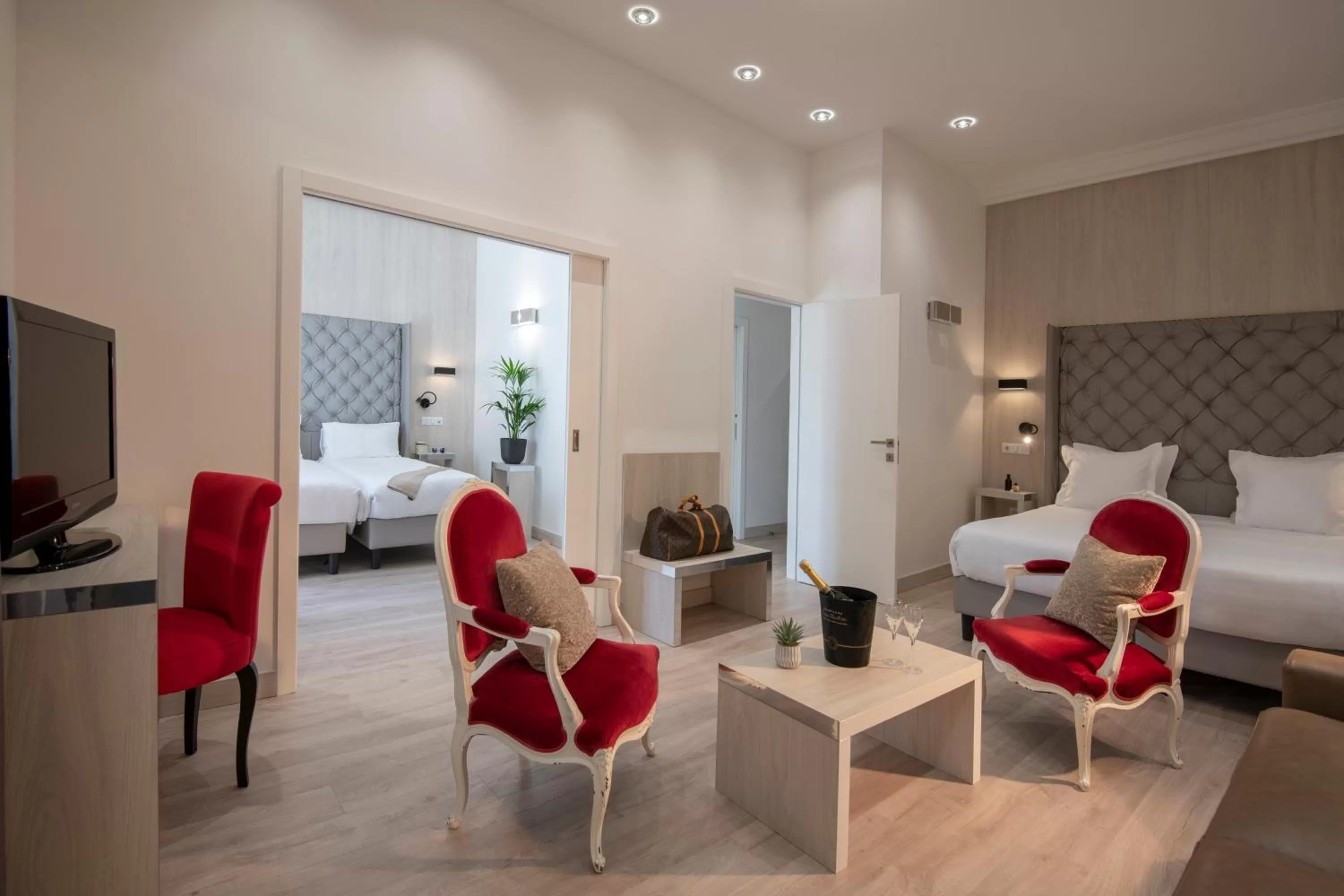 View (from property/room), Bed in GOLDEN TULIP CANNES HOTEL de PARIS