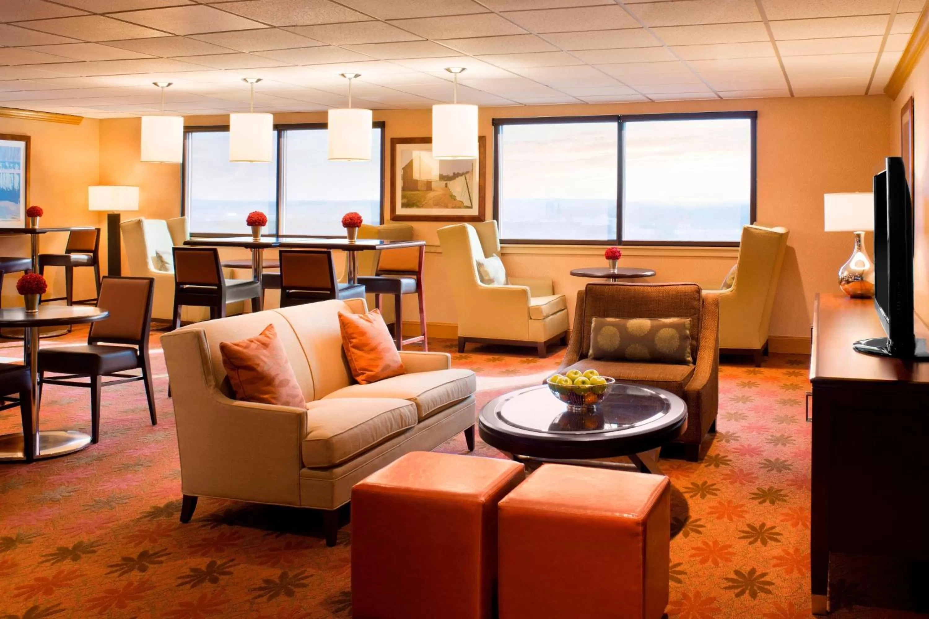 Lounge or bar in Sheraton Hartford Hotel at Bradley Airport