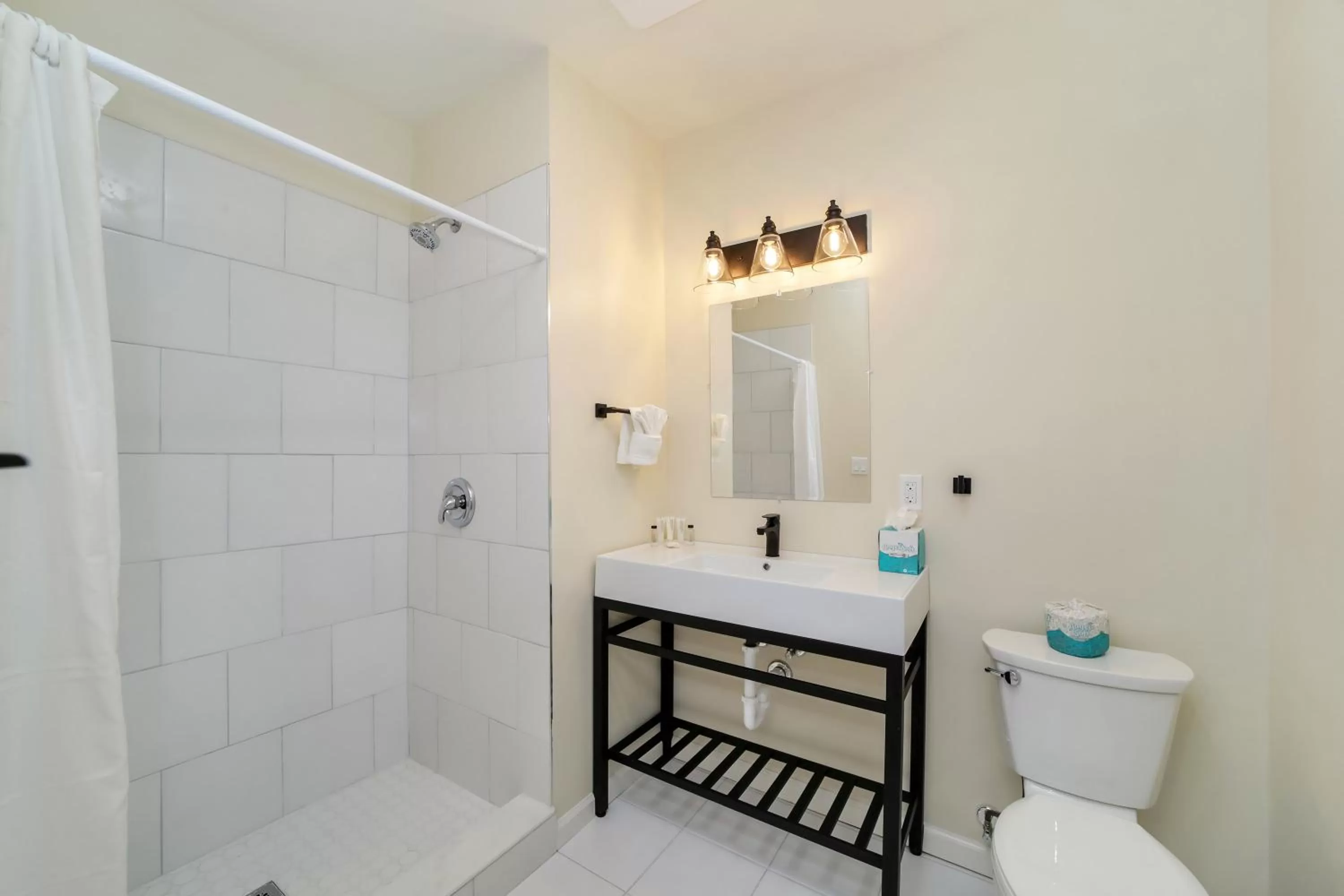 Shower, Bathroom in Tranquillity