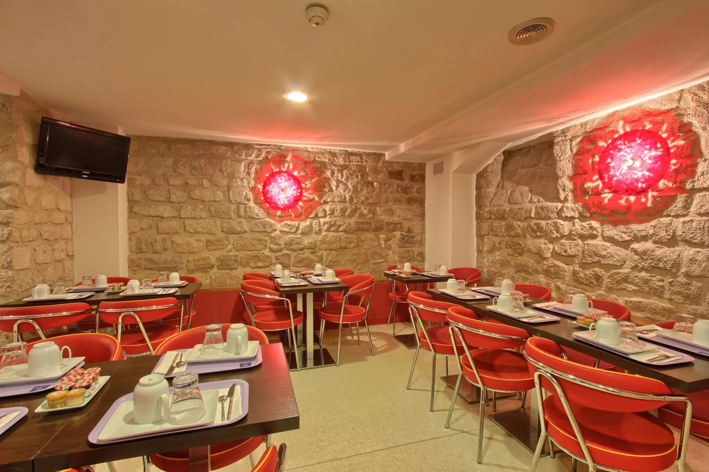 Restaurant/places to eat in Timhotel Odessa Montparnasse