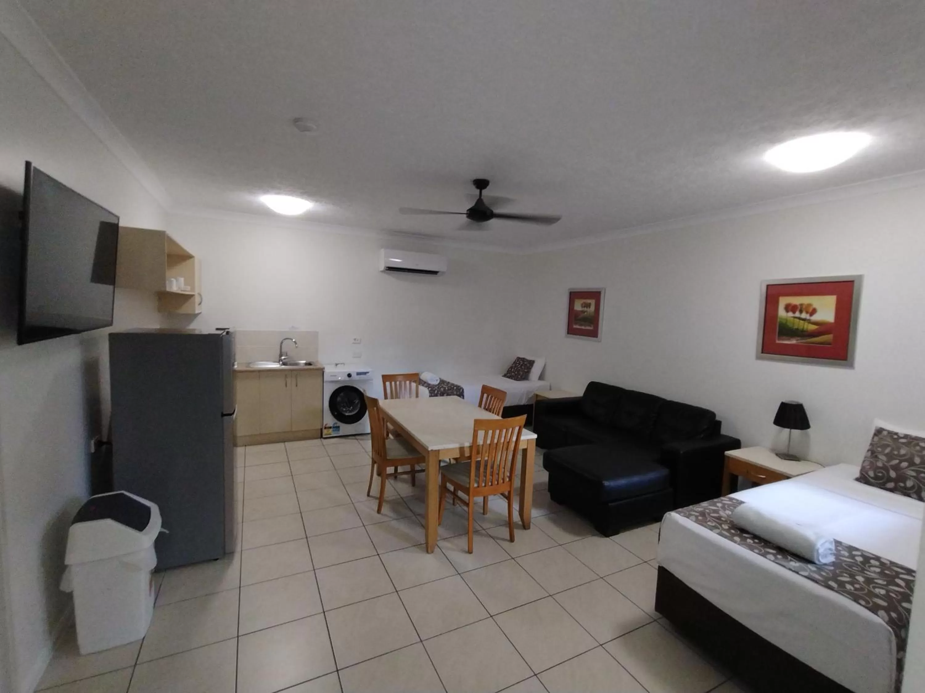 Bed in Cascade Motel In Townsville