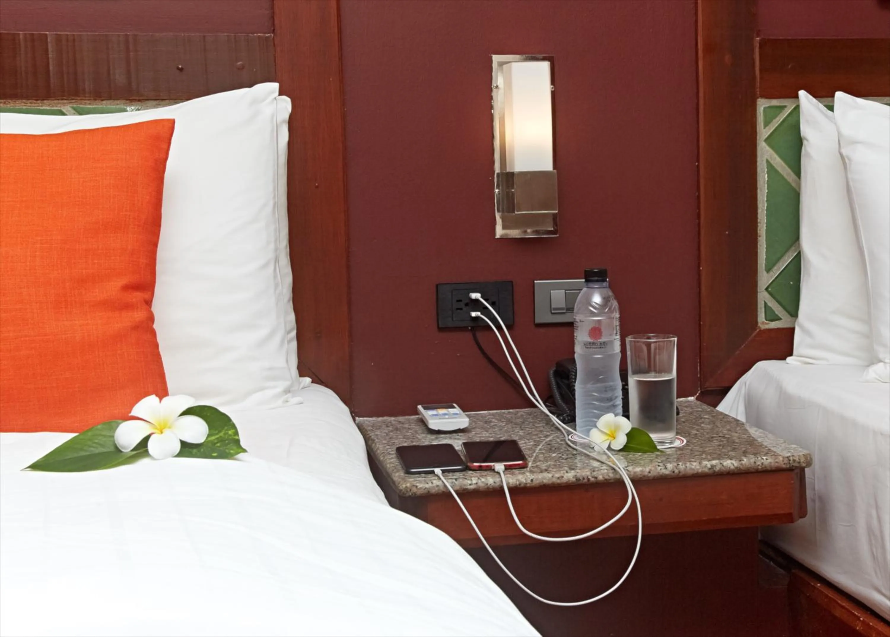 locker, Bed in Pacific Club Resort