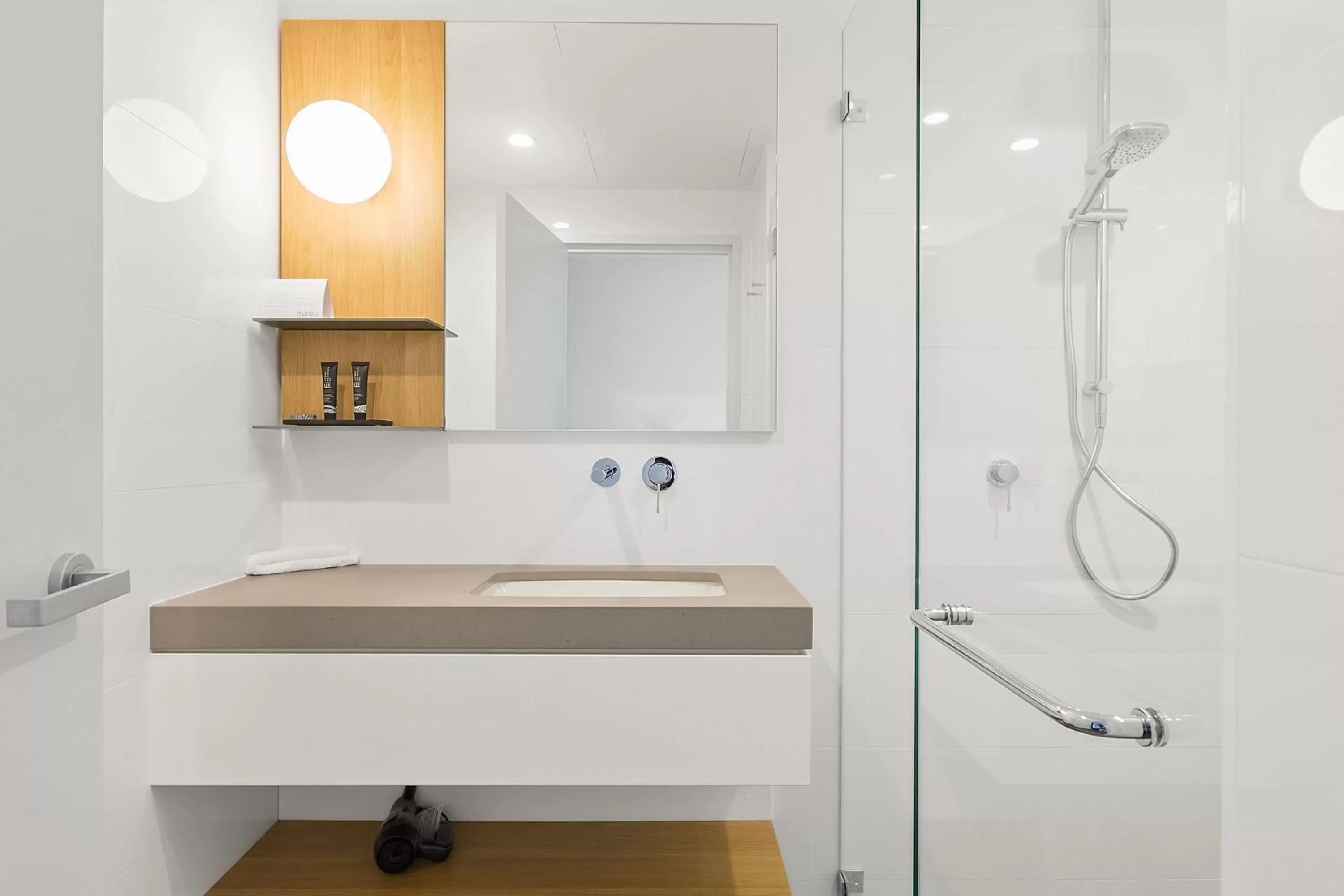 Property building in Mantra on Sydney Airport