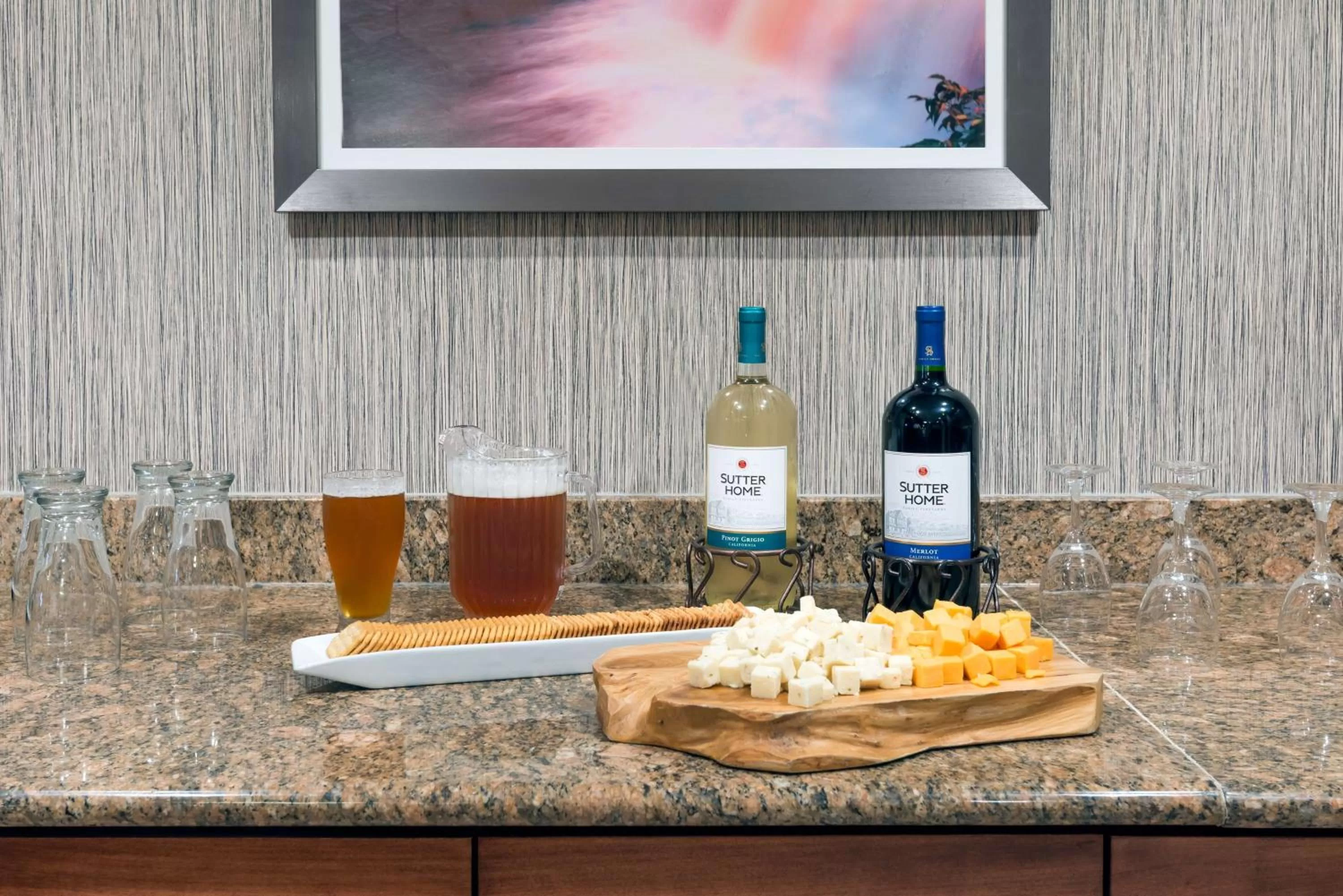 Dining area in Homewood Suites by Hilton Cleveland-Beachwood