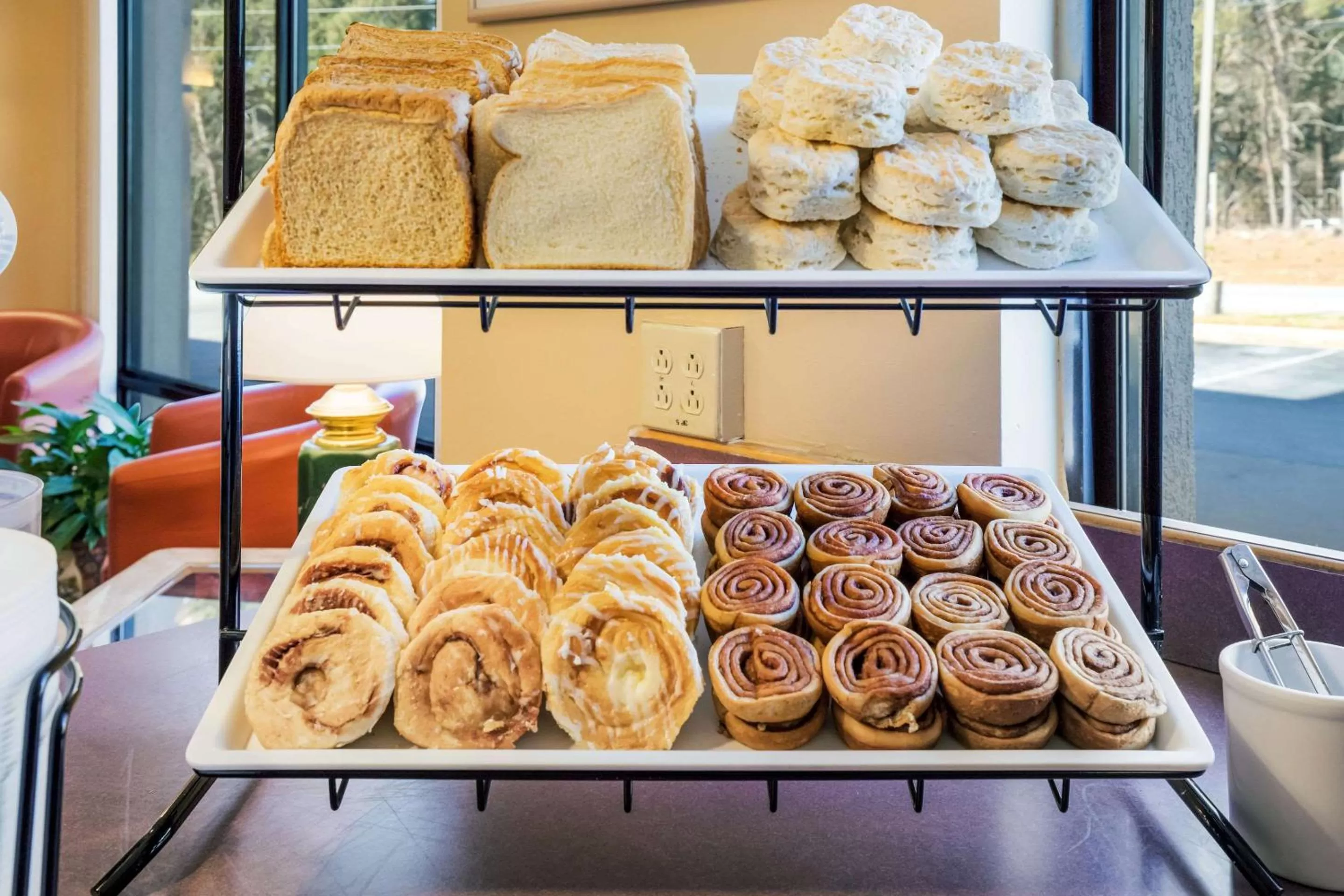 Breakfast in Econo Lodge Hendersonville