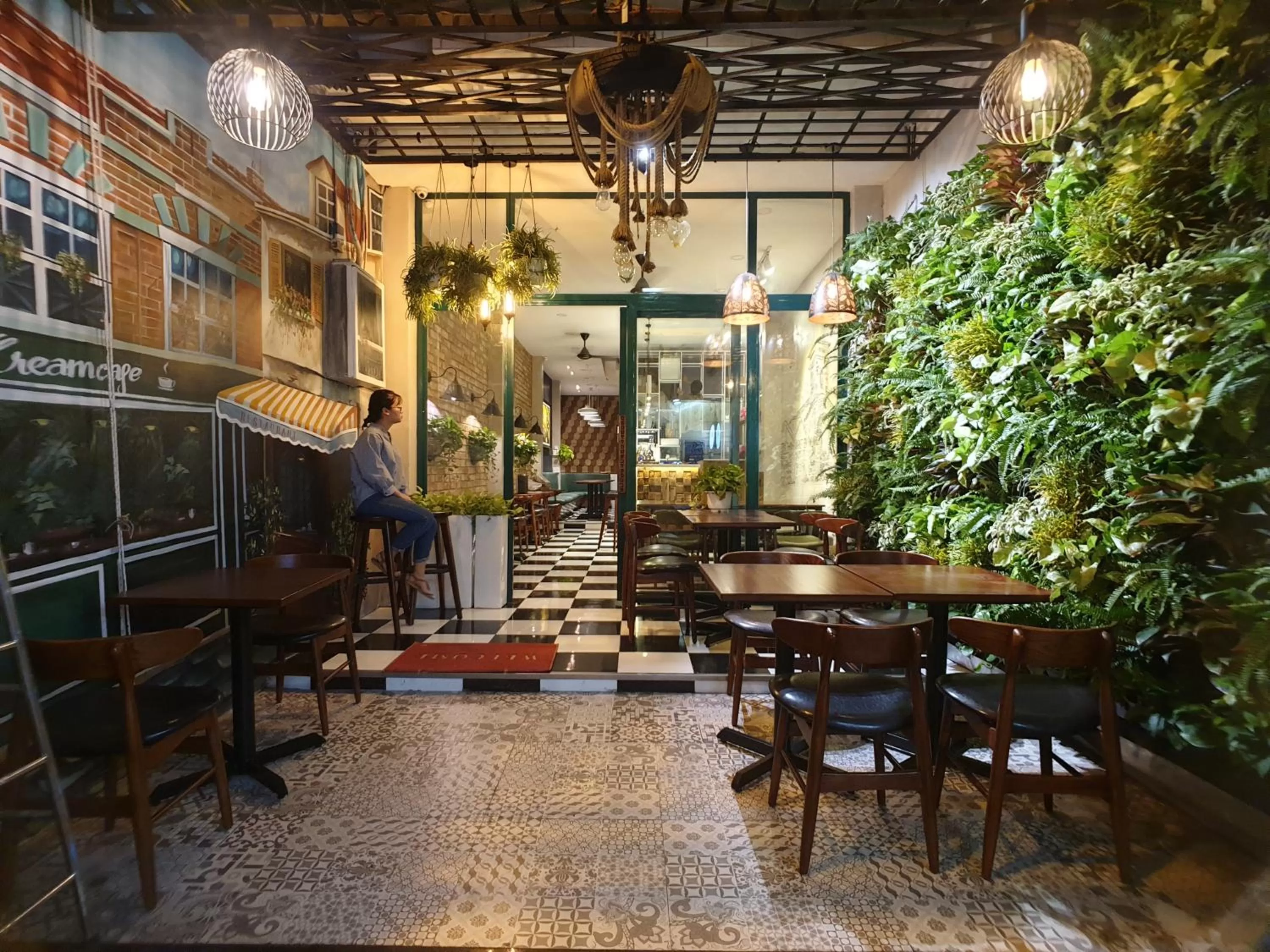 Restaurant/places to eat in Beauty House