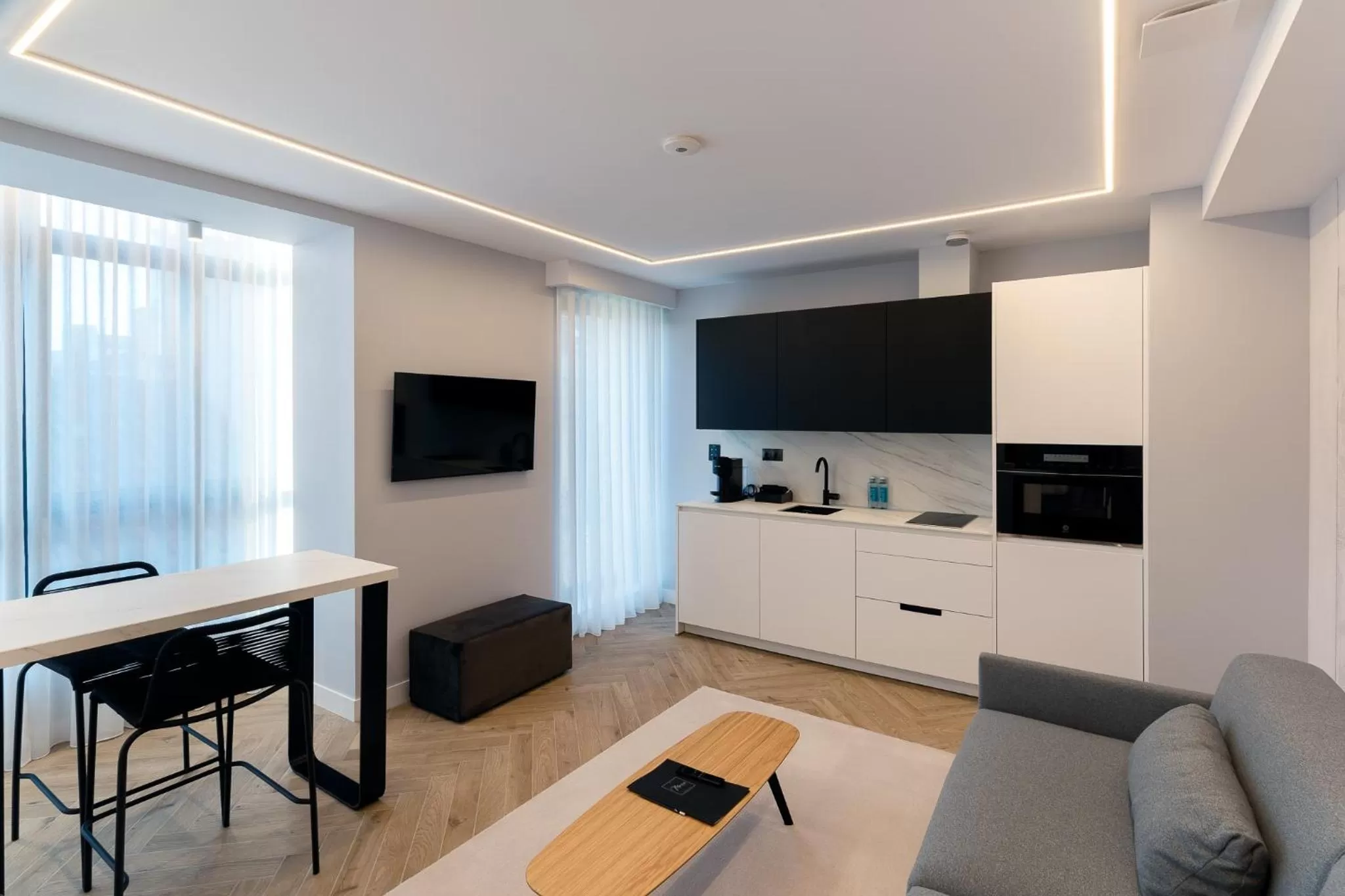 TV and multimedia, TV/Entertainment Center in Mauro Suites