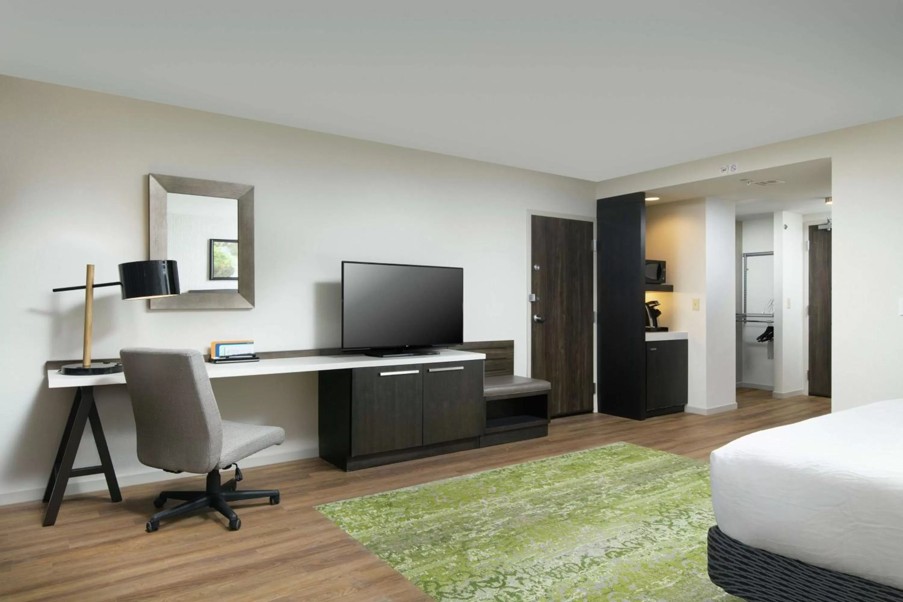 Bedroom, Bed in Hilton Garden Inn Memphis Downtown Beale Street