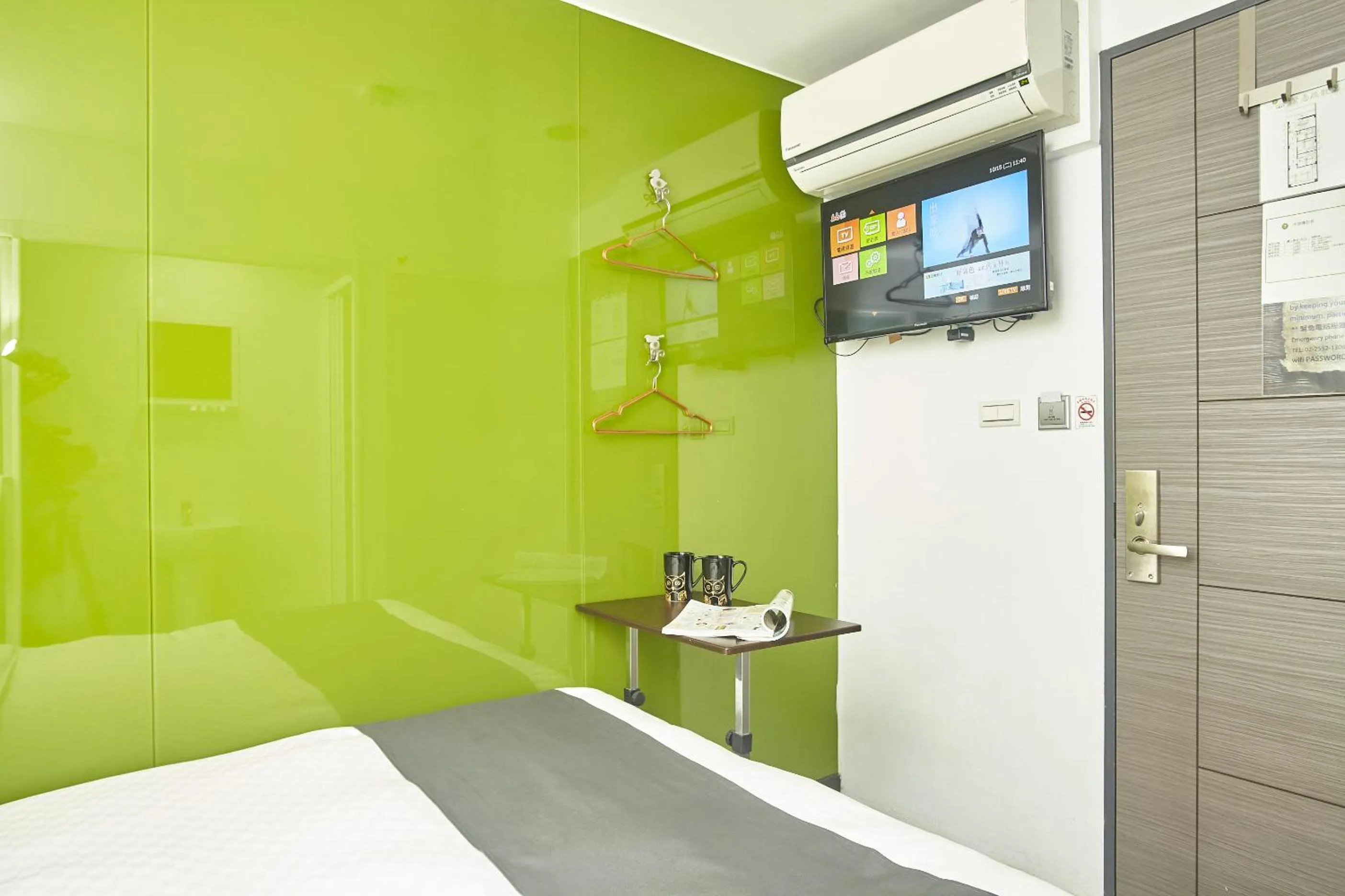 Photo of the whole room, Bed in T.O. Hotel Chengde