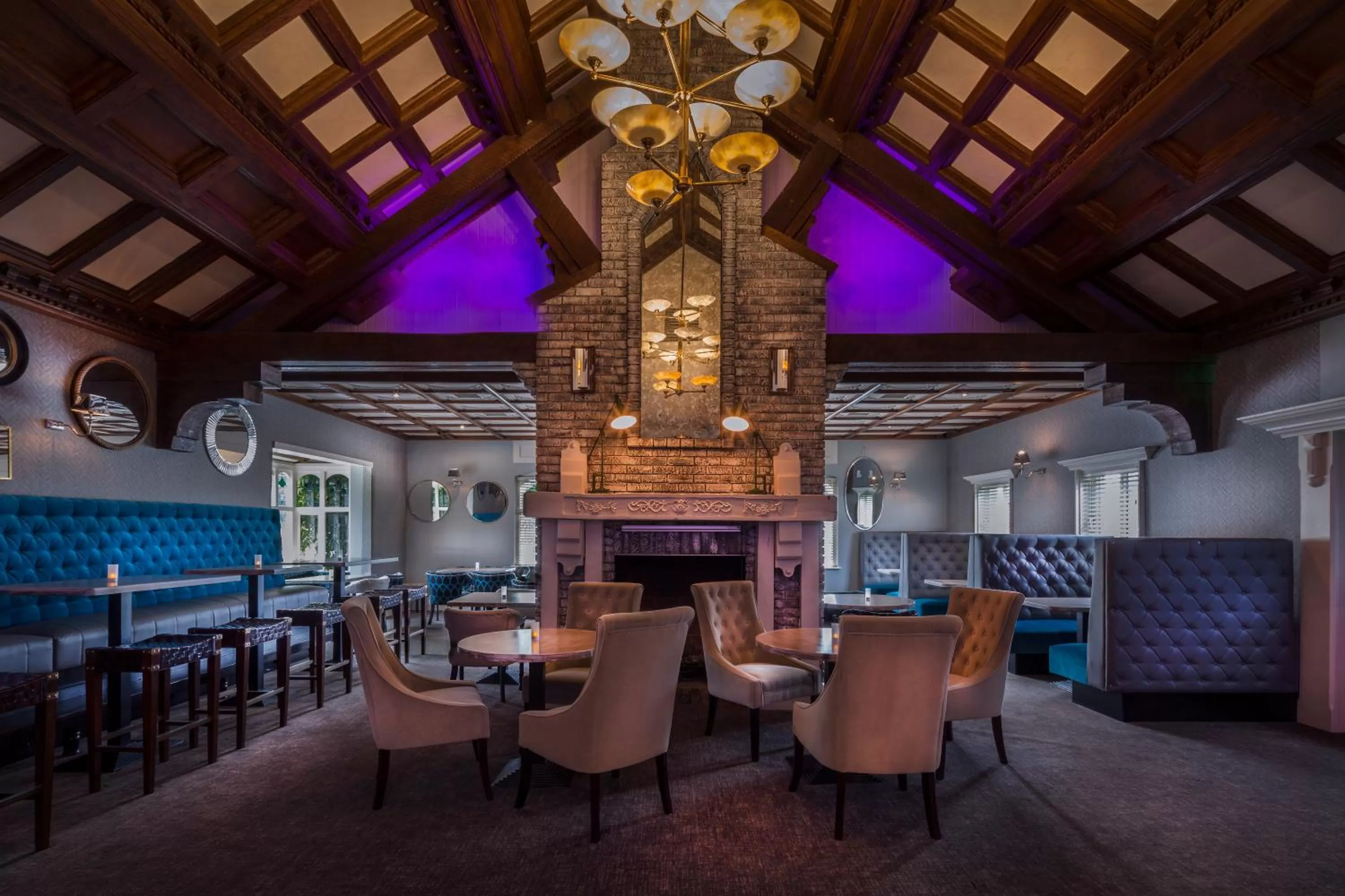 Restaurant/places to eat in Treacys Oakwood Hotel, Shannon