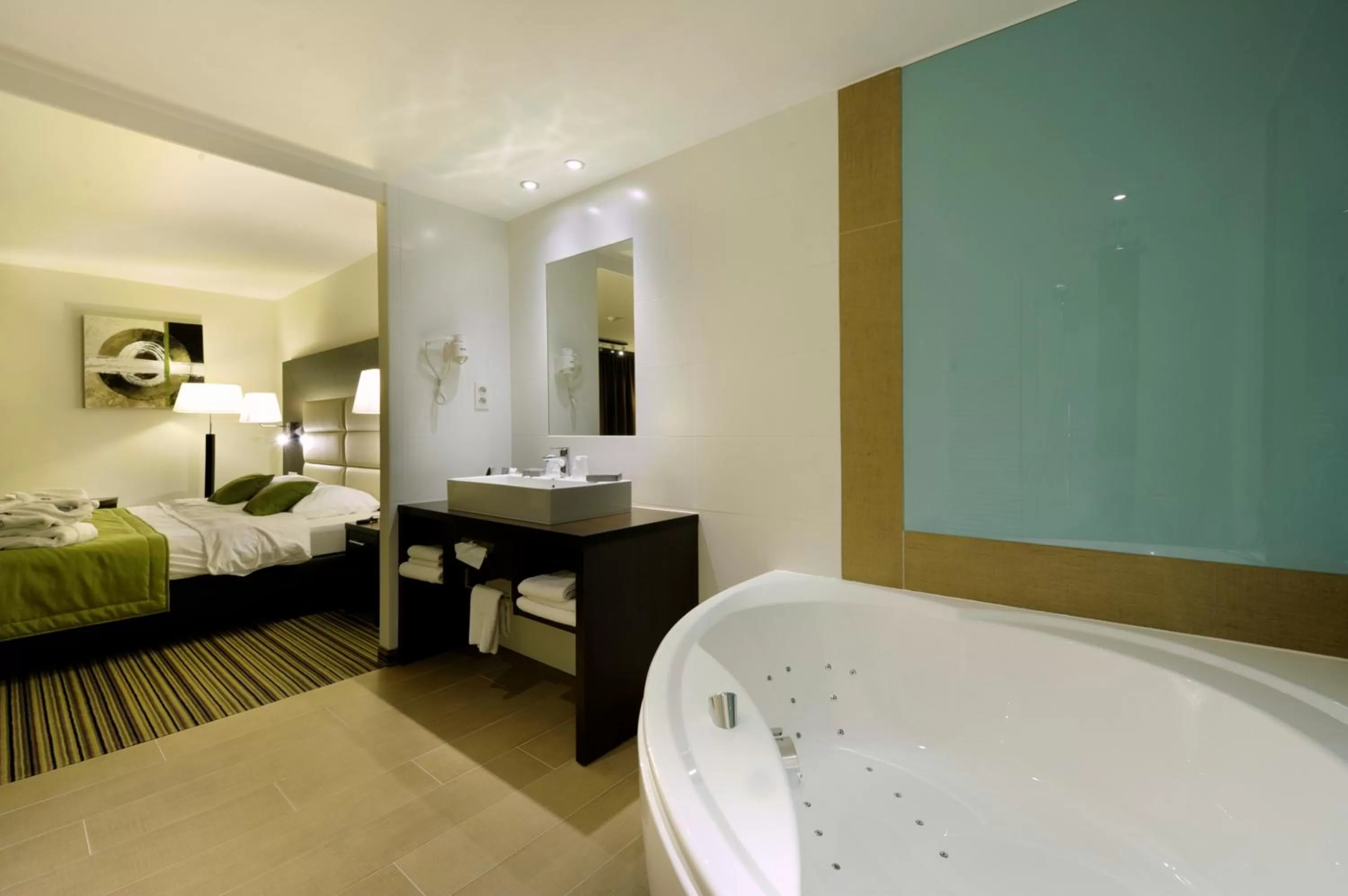 Photo of the whole room, Bed in Hotel Charleroi Airport - Van Der Valk