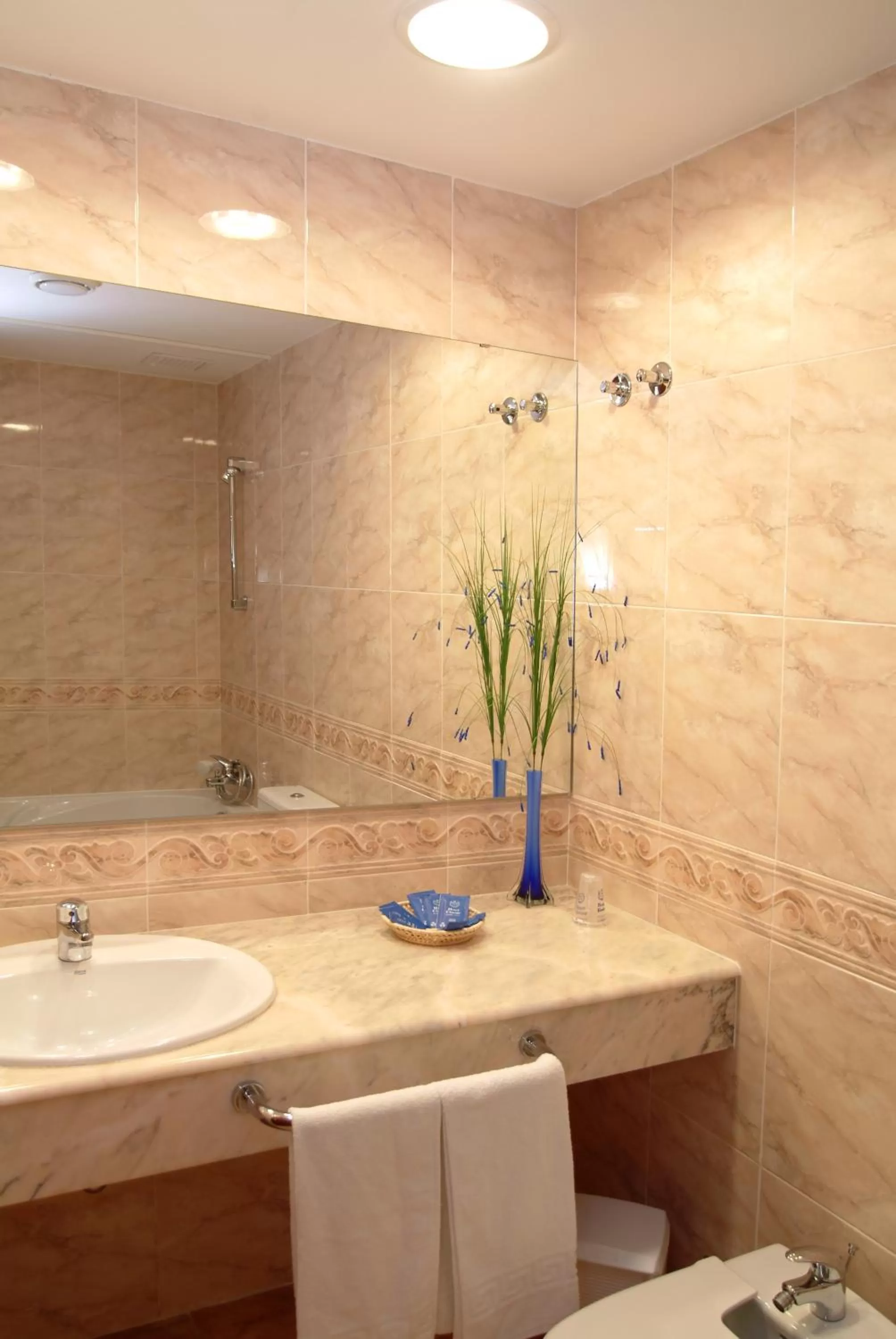 Bathroom in Checkin Valencia Ciscar