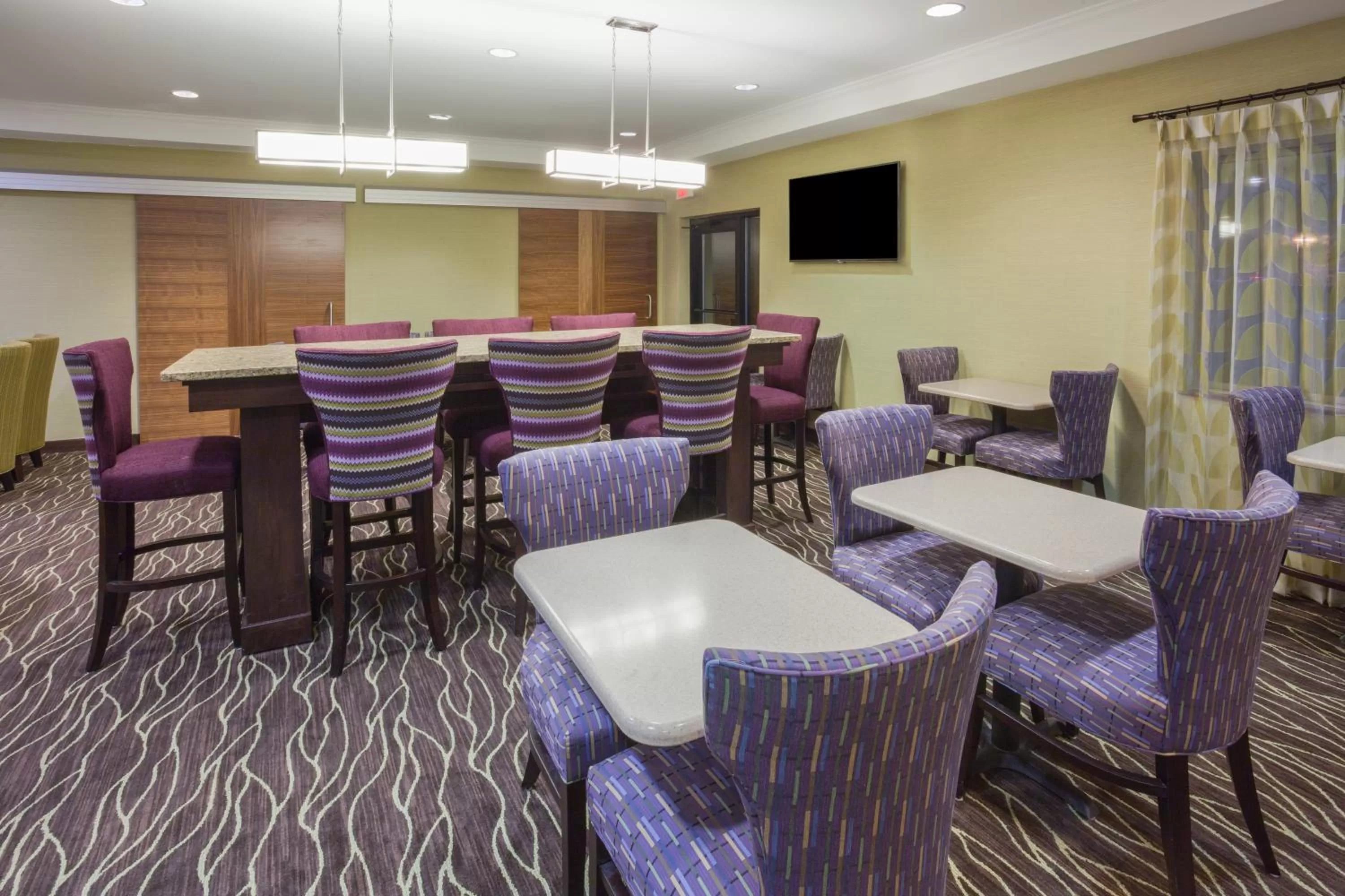 Property building in Holiday Inn Express Hotel & Suites St. Paul - Woodbury by IHG