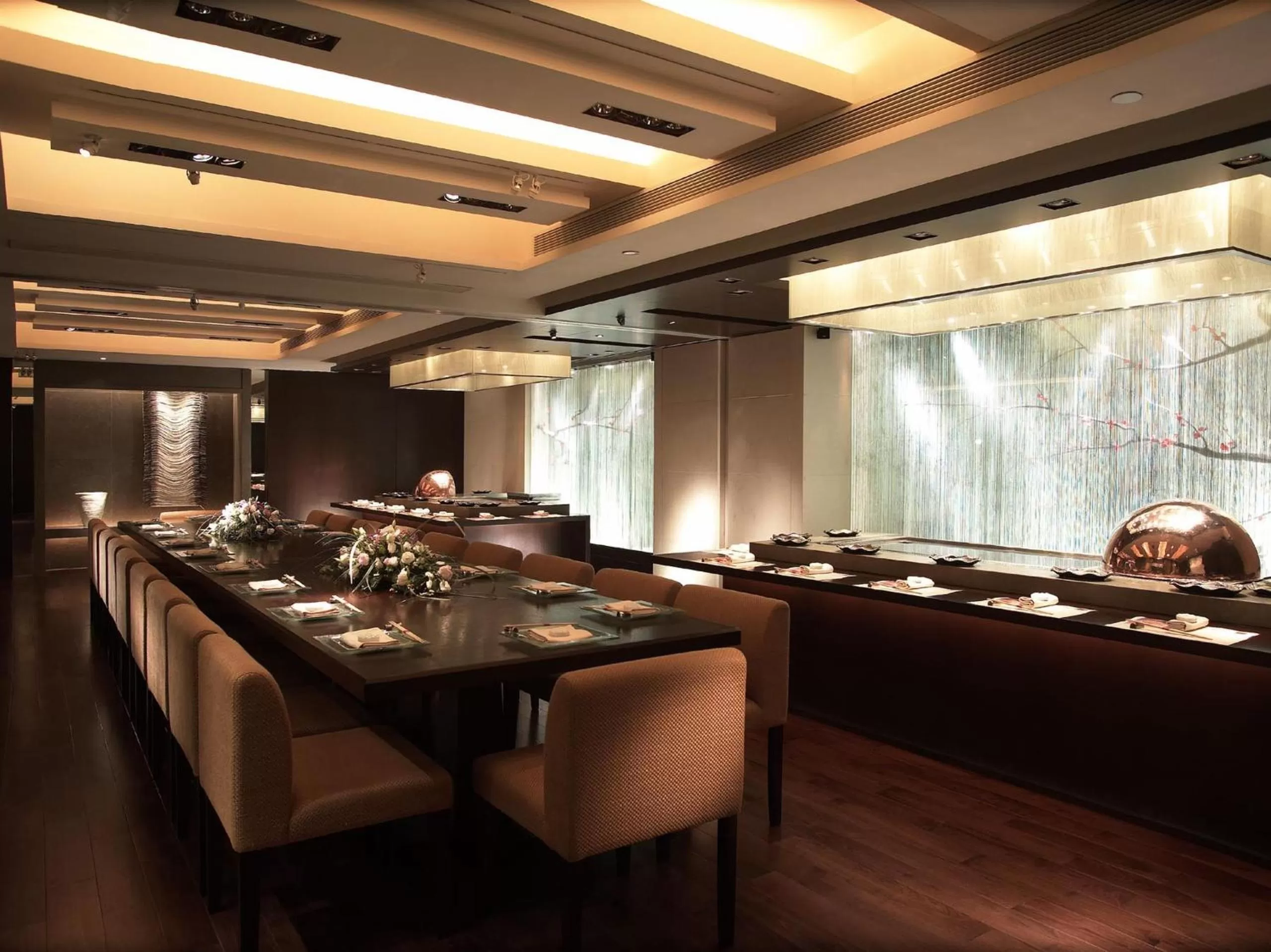 Restaurant/places to eat in The Royal Garden