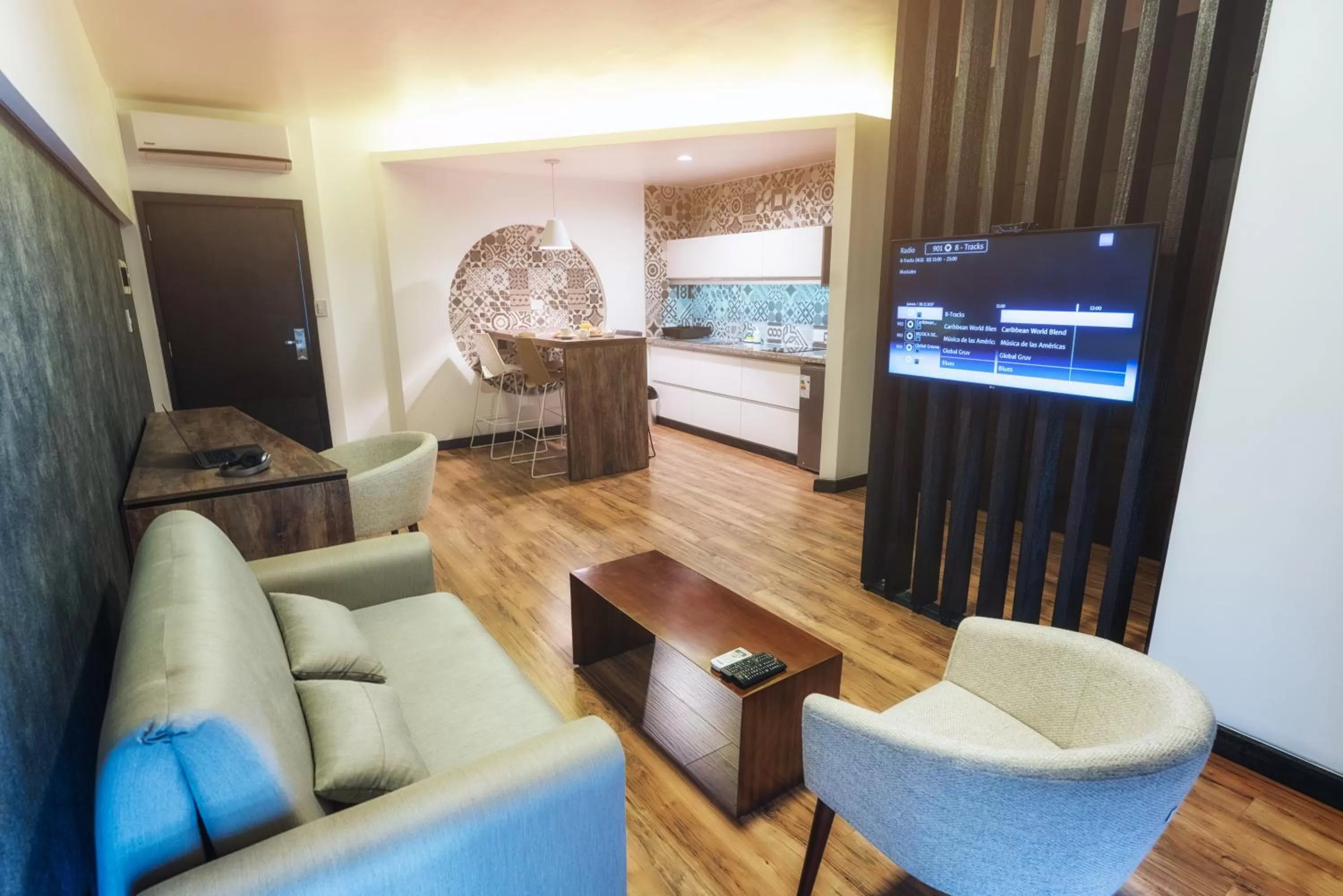 TV and multimedia in Urban Suites Apart Hotel