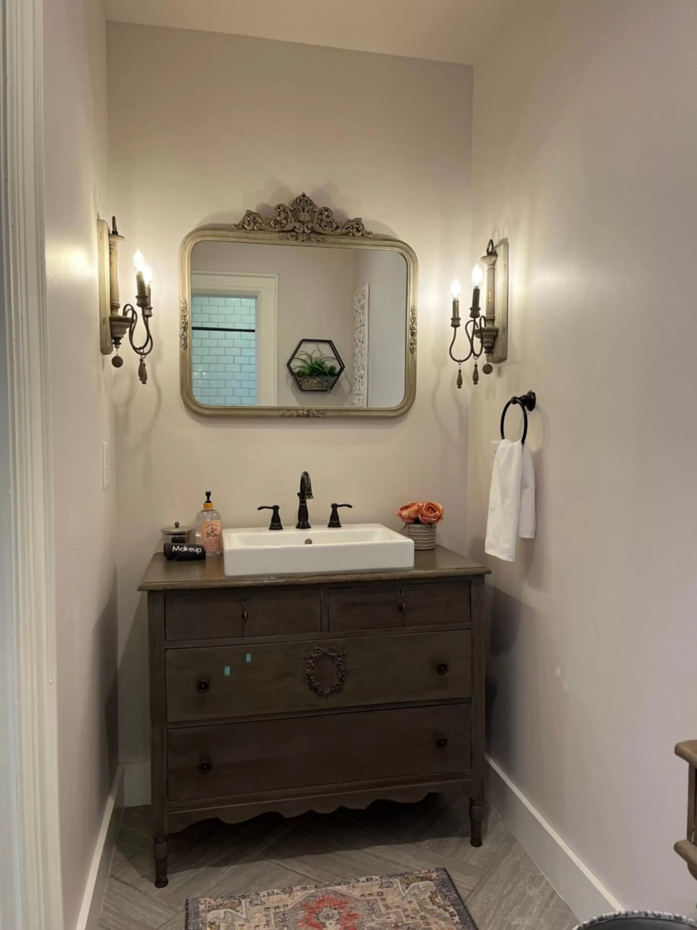 Bathroom in The Holly and Ivy Inn