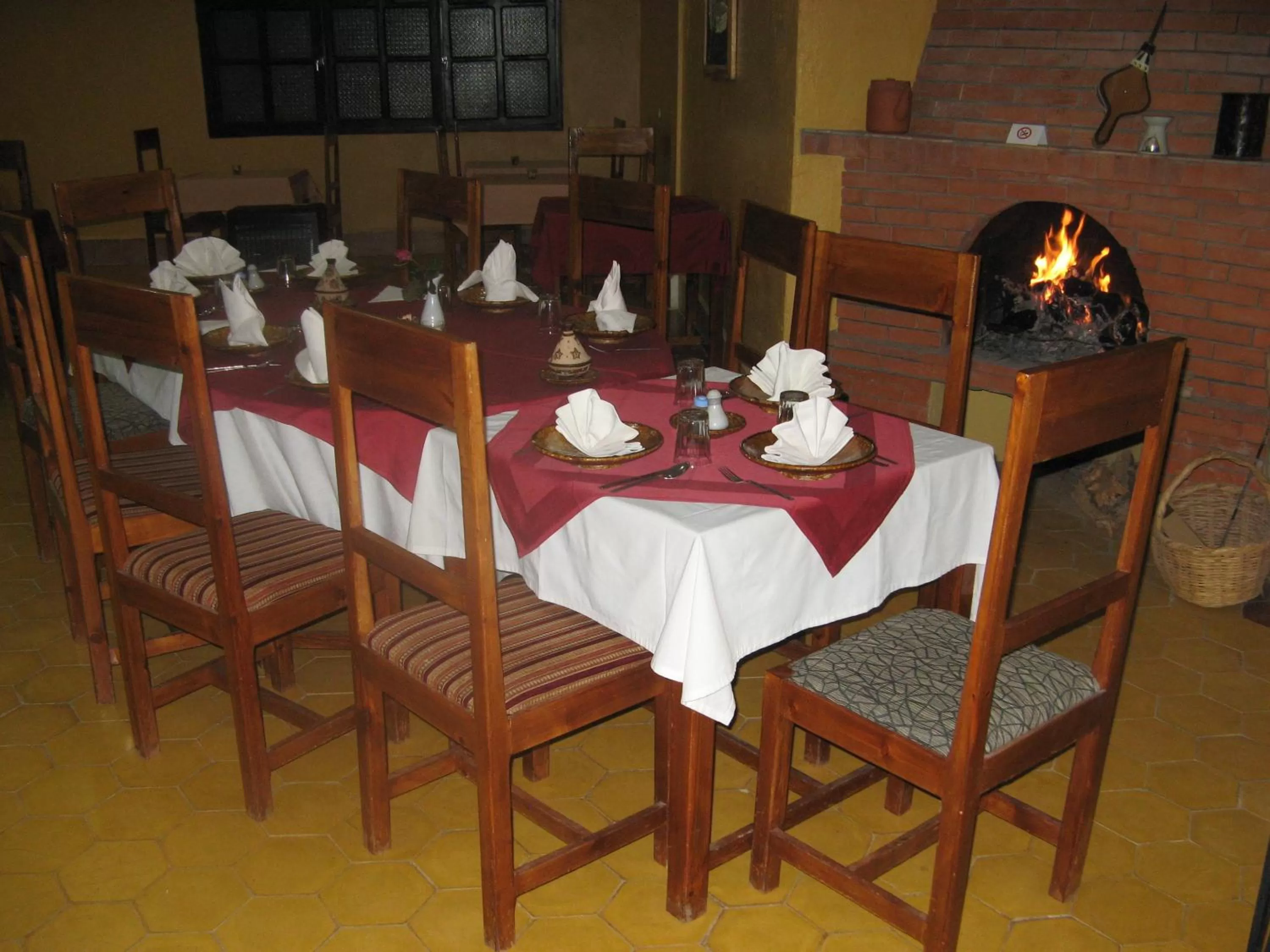Restaurant/places to eat in Auberge Tinit