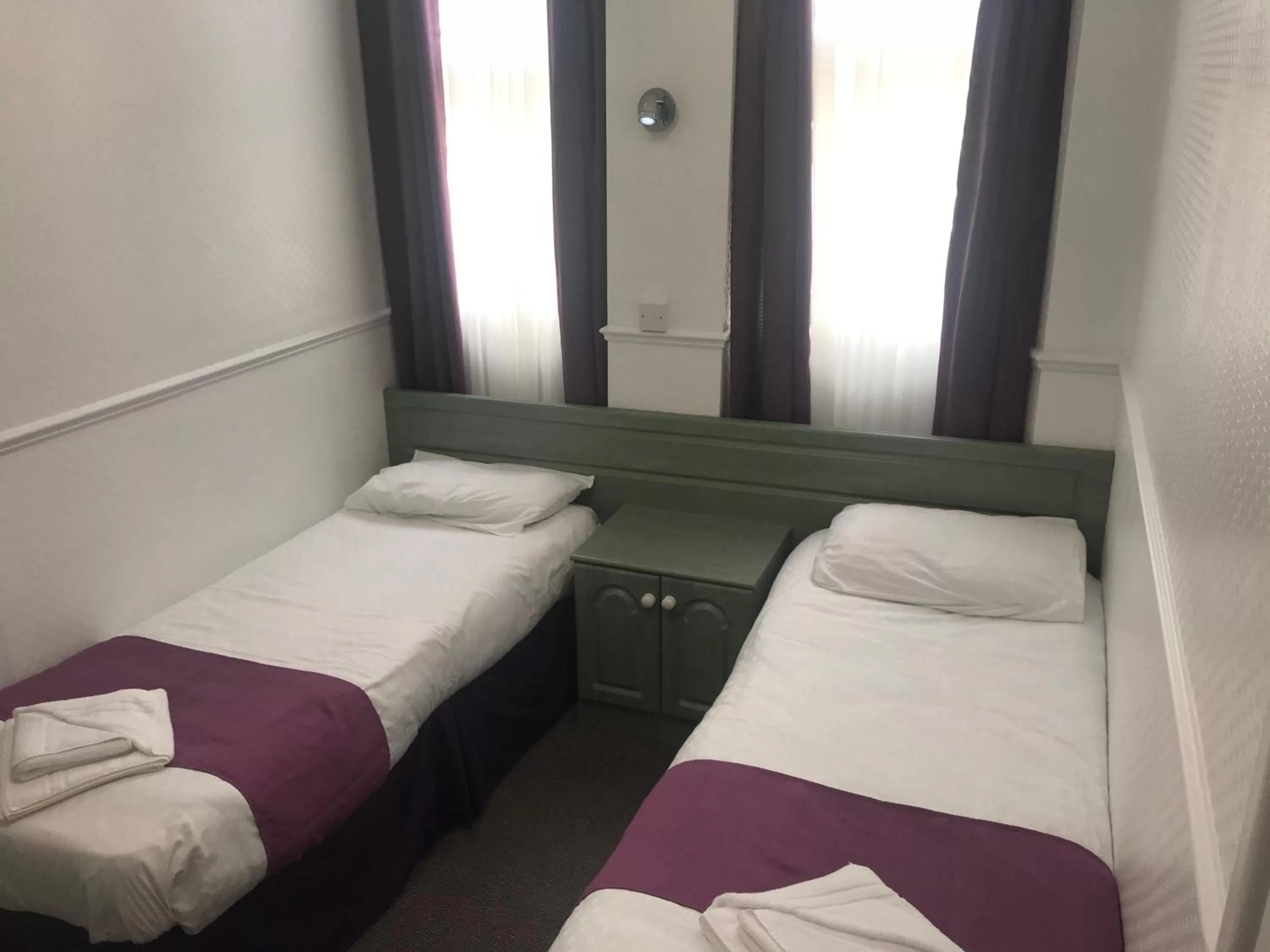 Bedroom, Bed in Balmoral Hotel