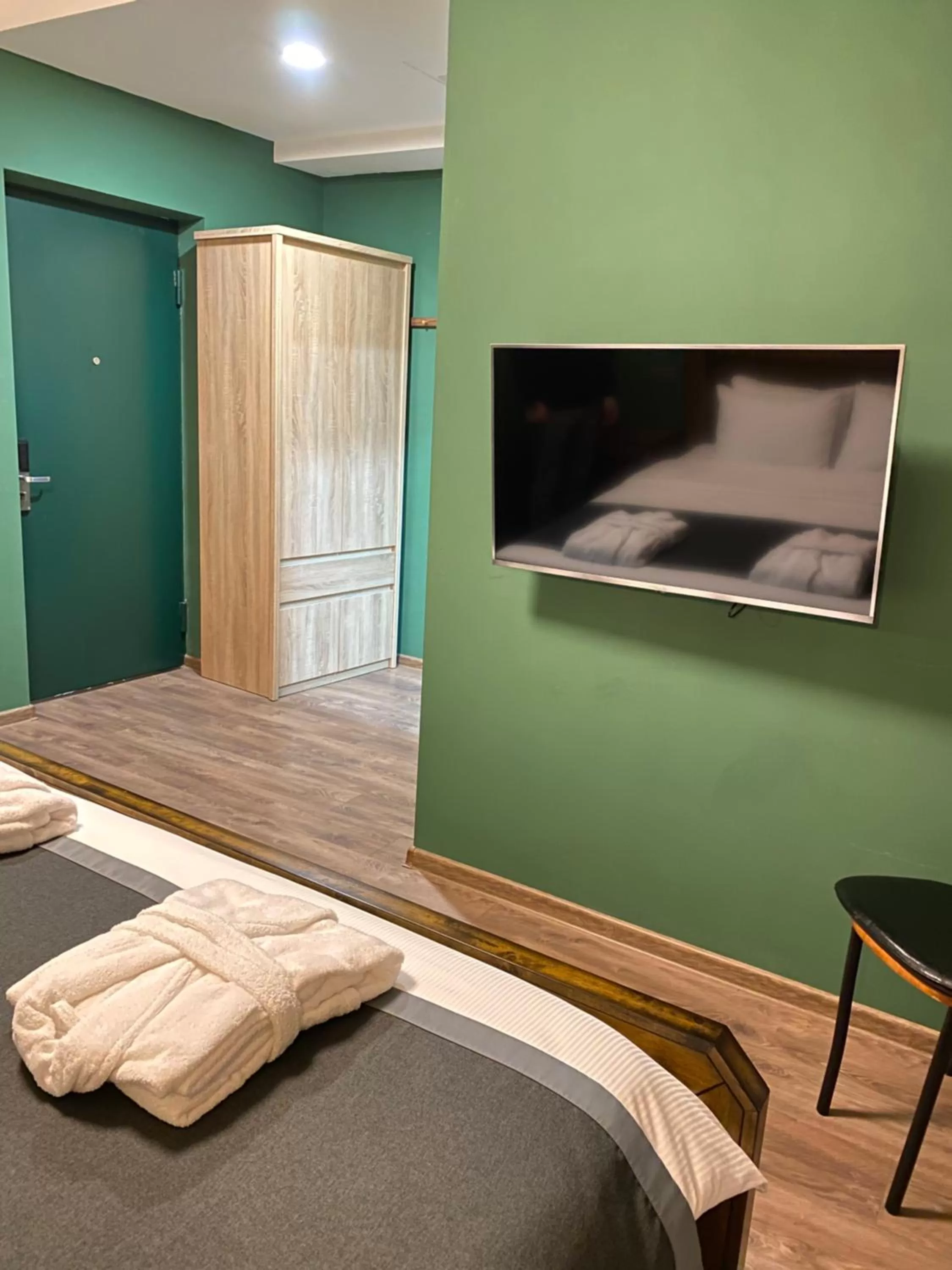 Communal lounge/ TV room, TV/Entertainment Center in Hotel Linge