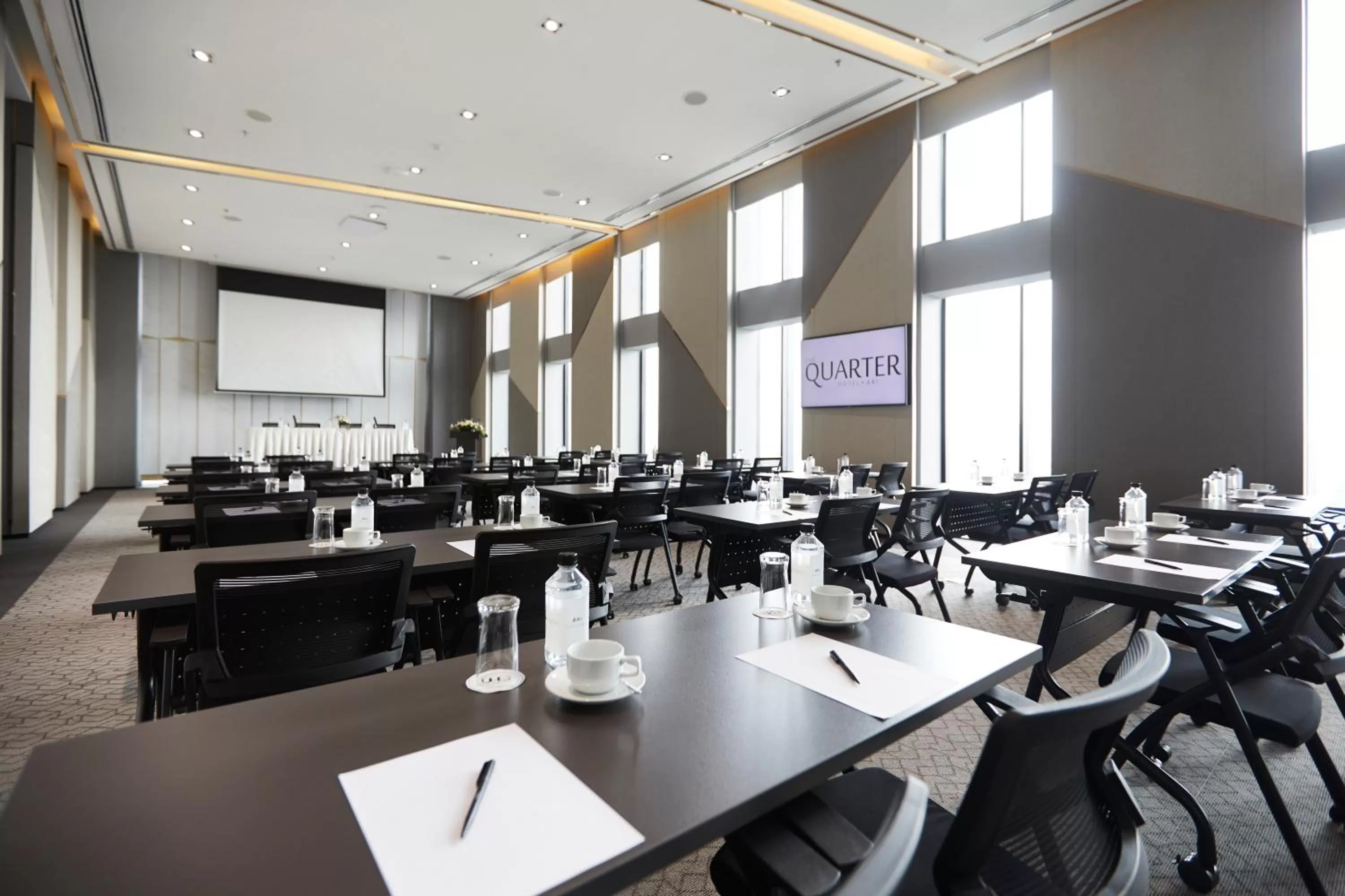 Meeting/conference room in The Quarter Ari by UHG