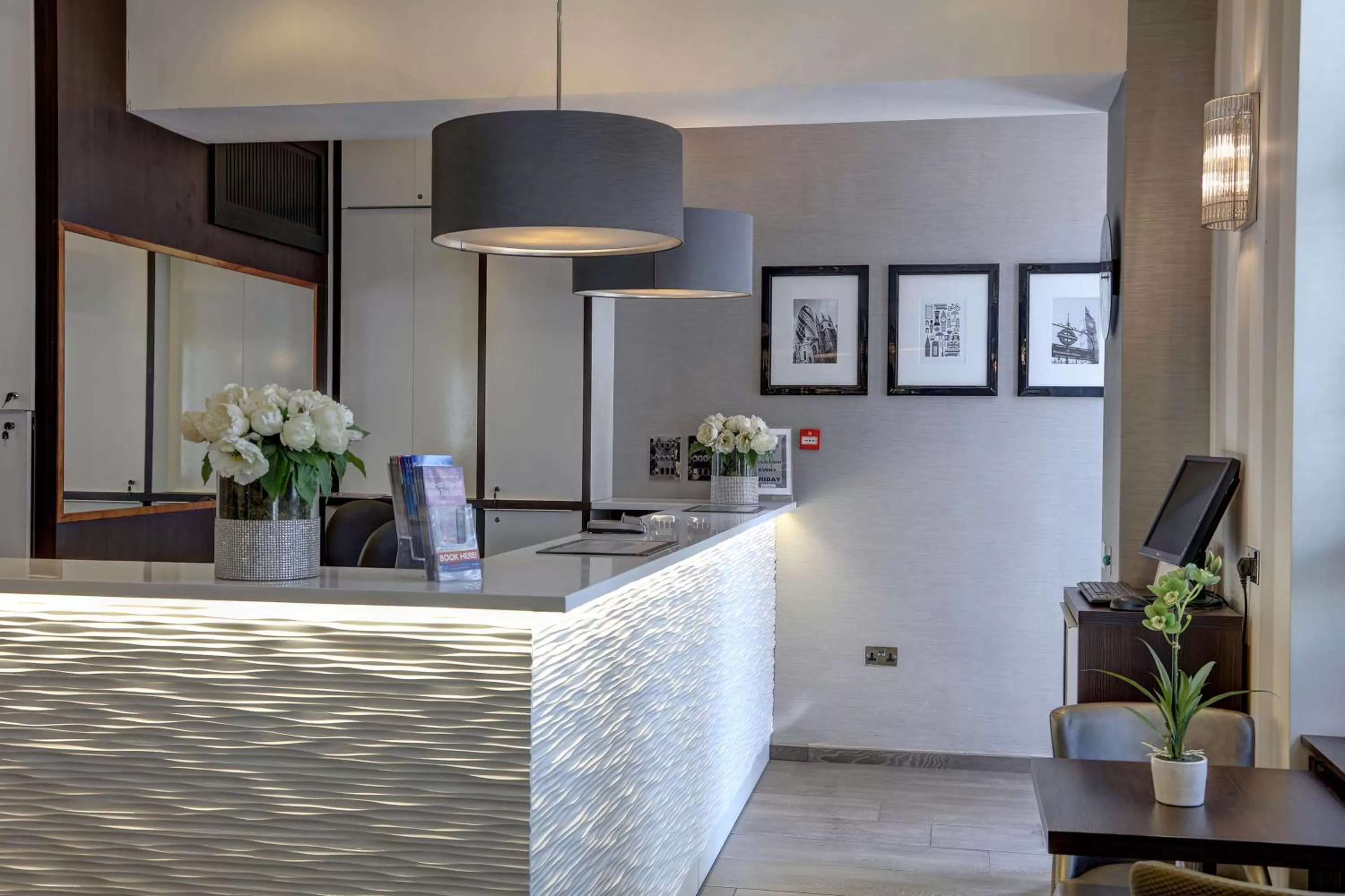 Lobby or reception in Best Western Buckingham Palace Rd