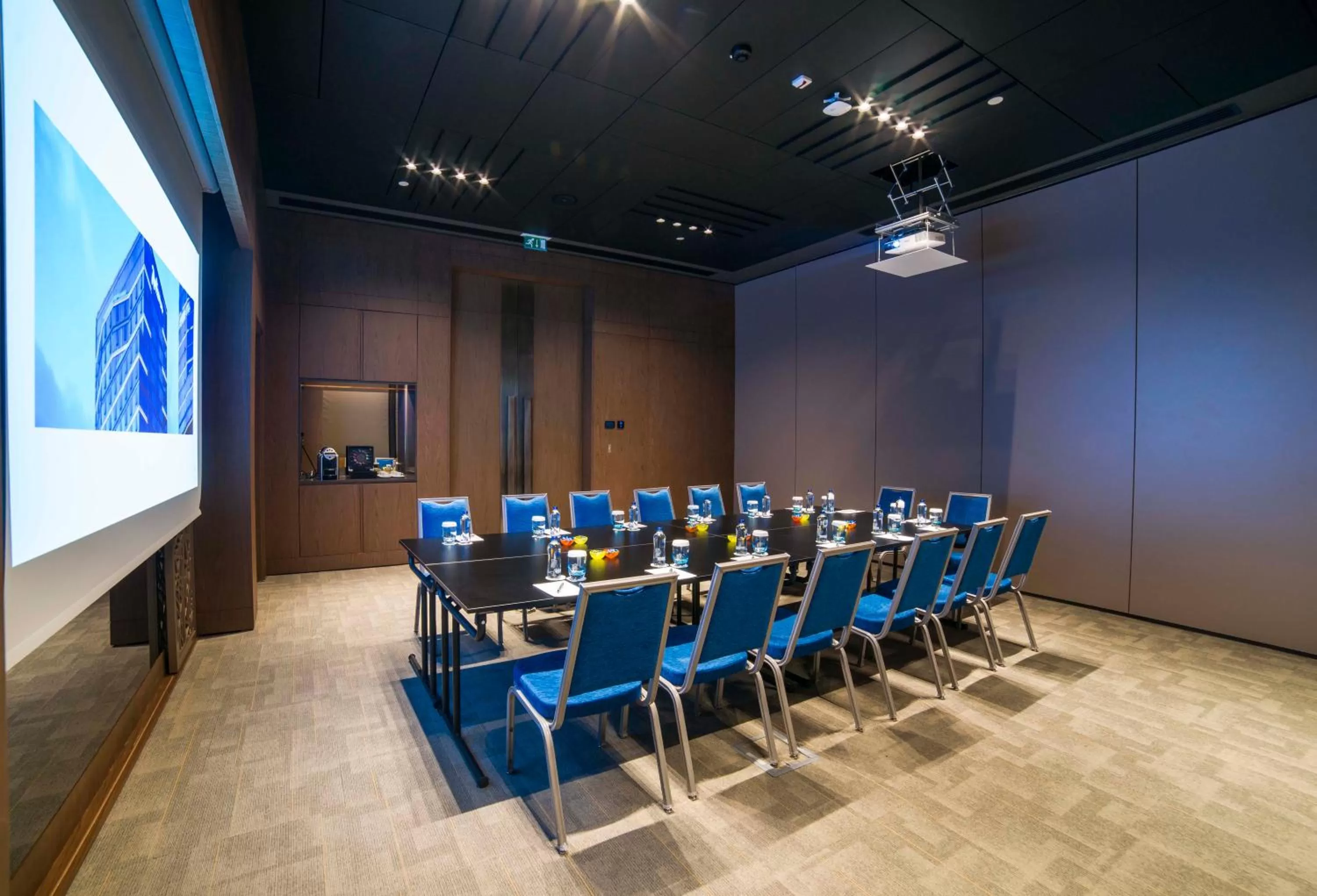 Food and drinks in Radisson Collection Hotel, Vadistanbul