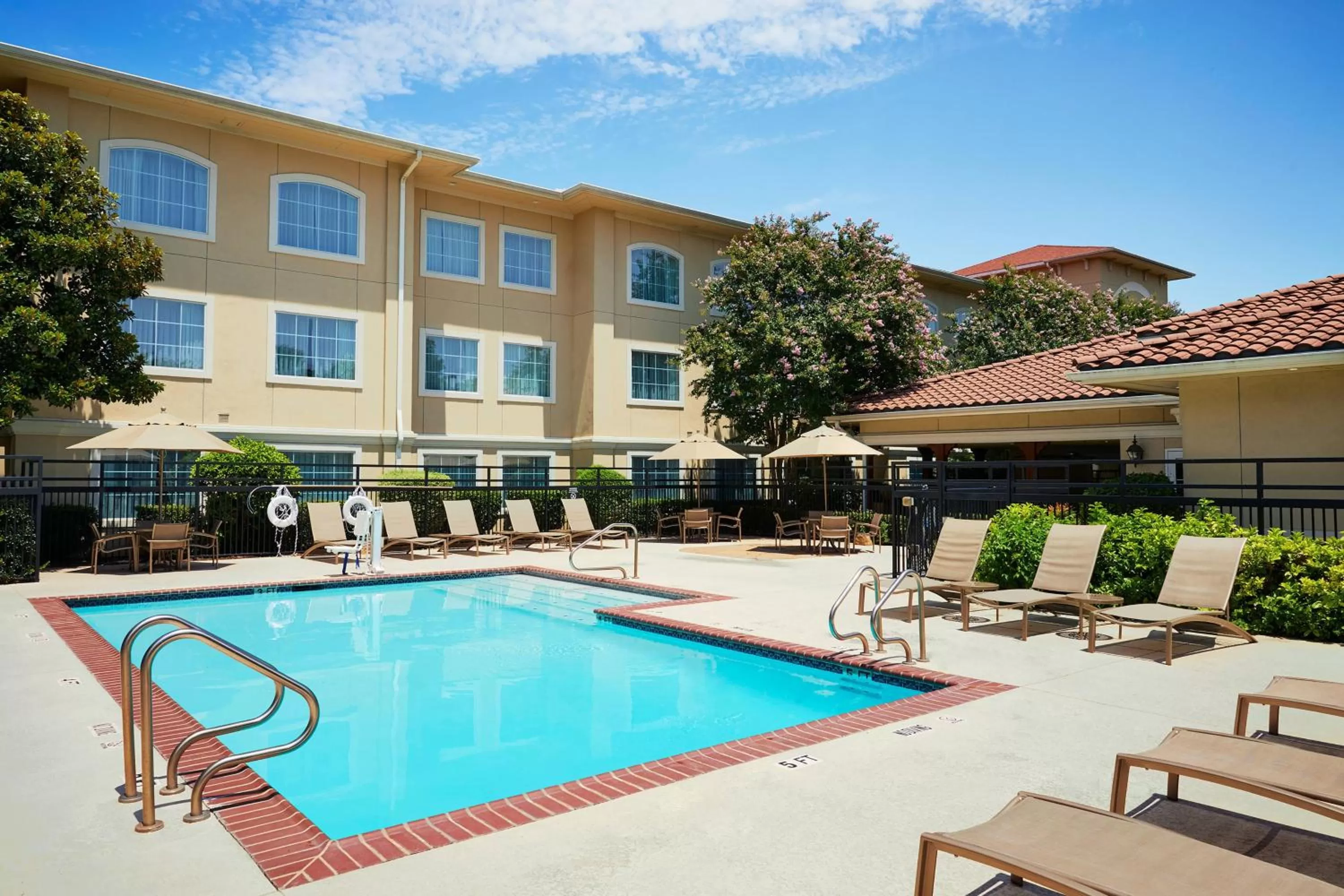 Swimming pool in Residence Inn Temple